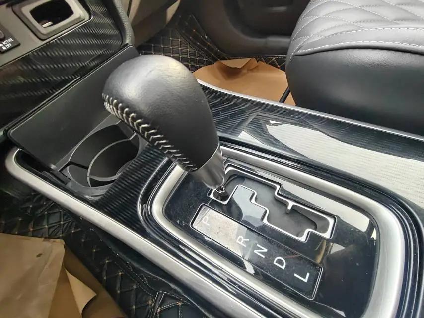 Outlander 2021 2.4L 4-wheel drive to enjoy the version of 7 seats 9