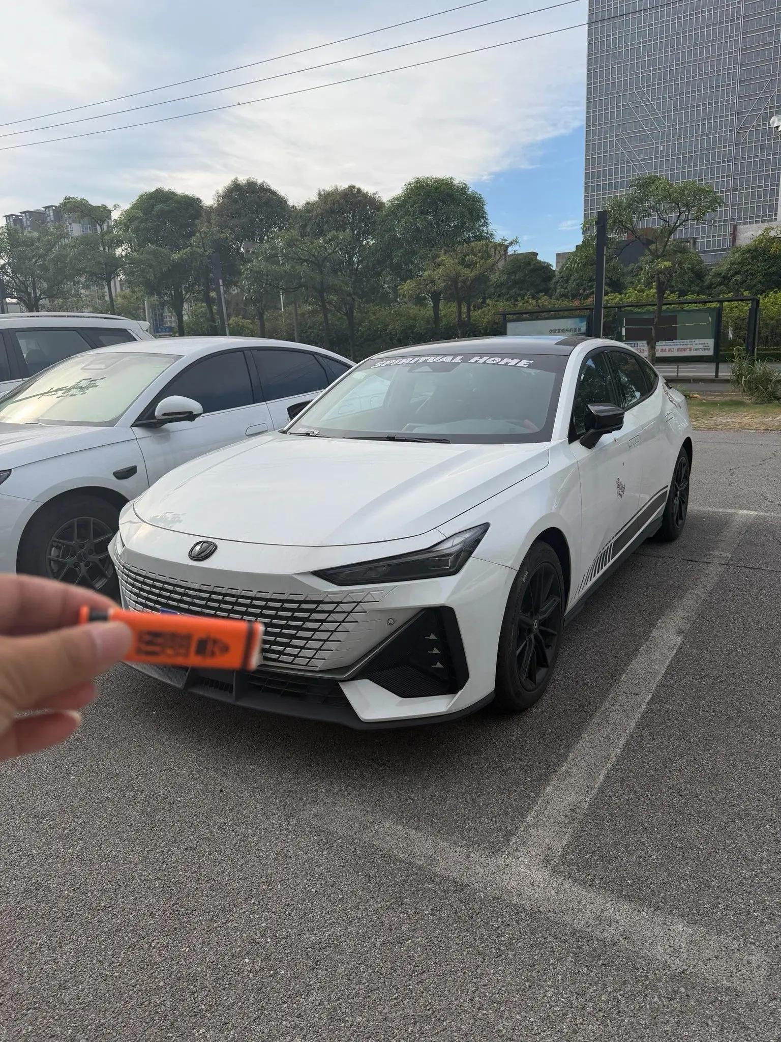 ChangAn 2023 UNI-V 1.5T Prestige Automatic