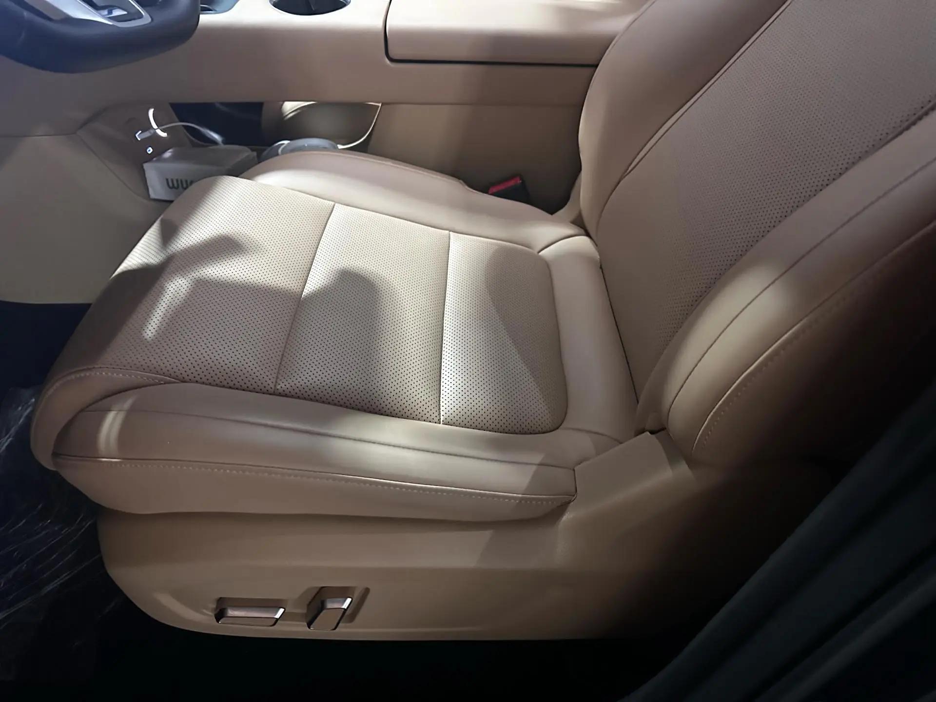 LanDian 2025 LanDian E5 PLUS 1.5 Stepless 165km Long Endurance First Edition 7-seat Automatic Gear 5