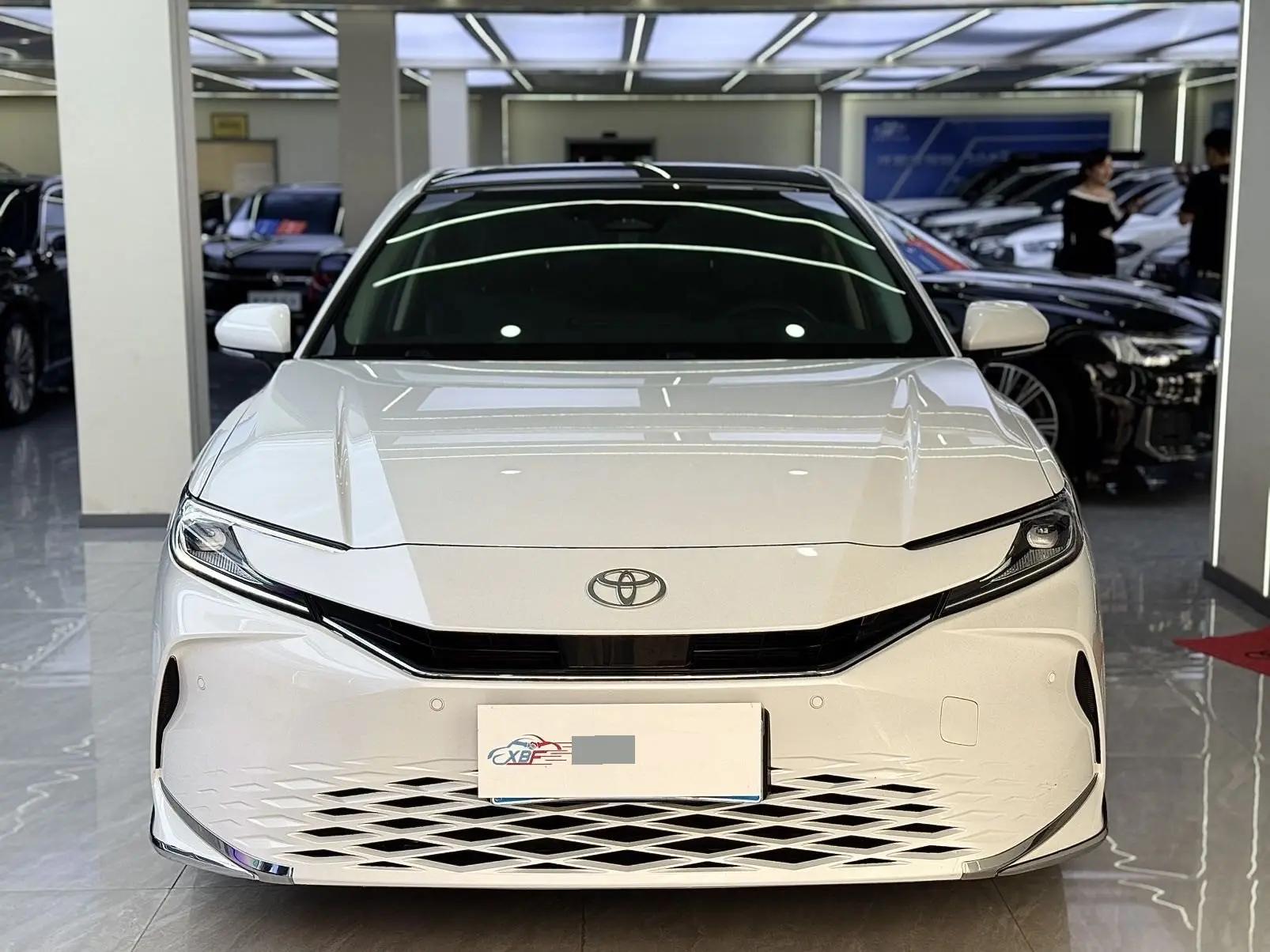 Toyota 2024 Camry Dual Engine 2.0HG Stepless Premium Edition Automatic Gear 2