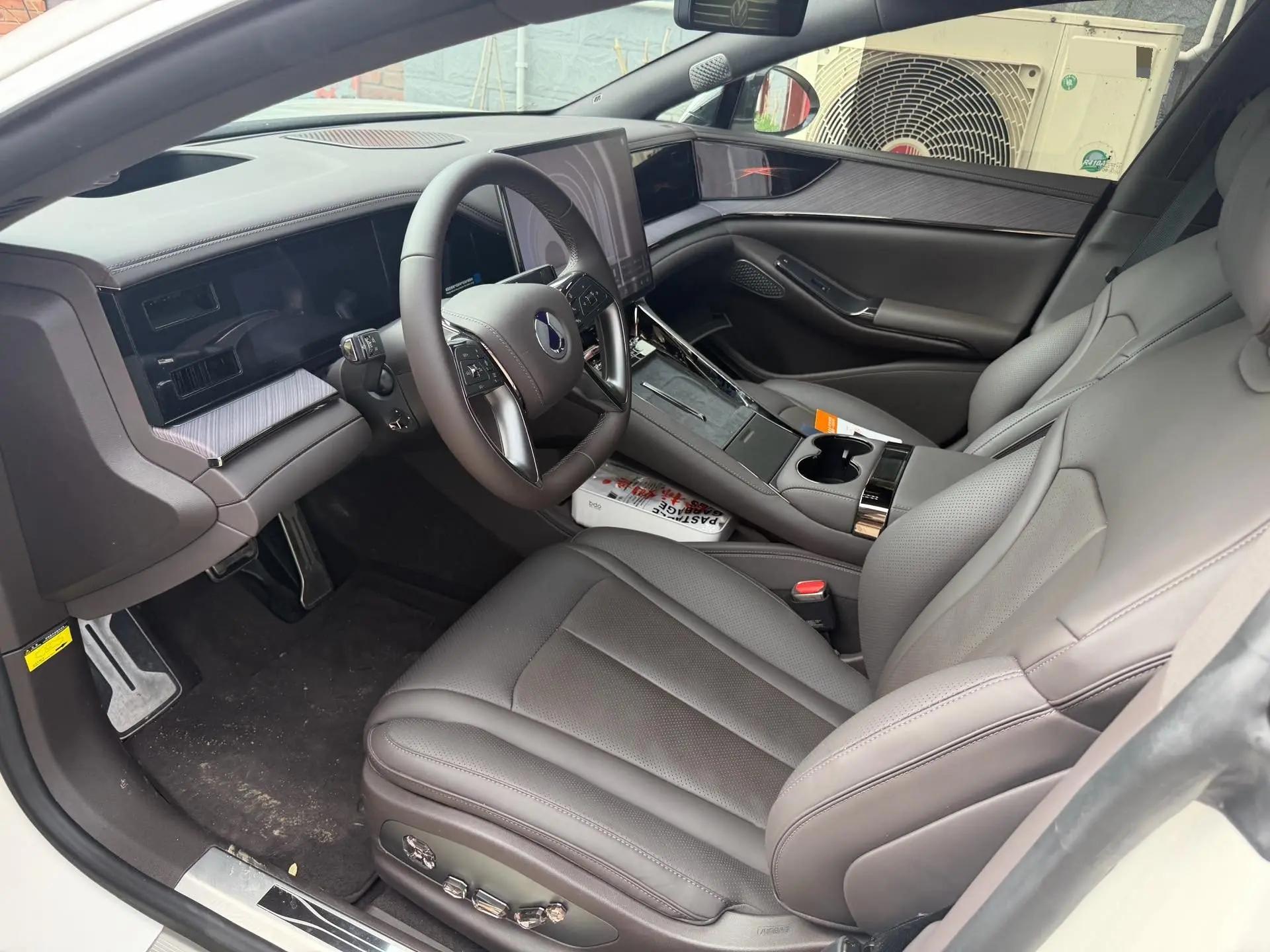 Denza 2024 Denza Z9 2.0T Stepless 1100km Four-wheel Drive Max Edition Automatic Gear 3