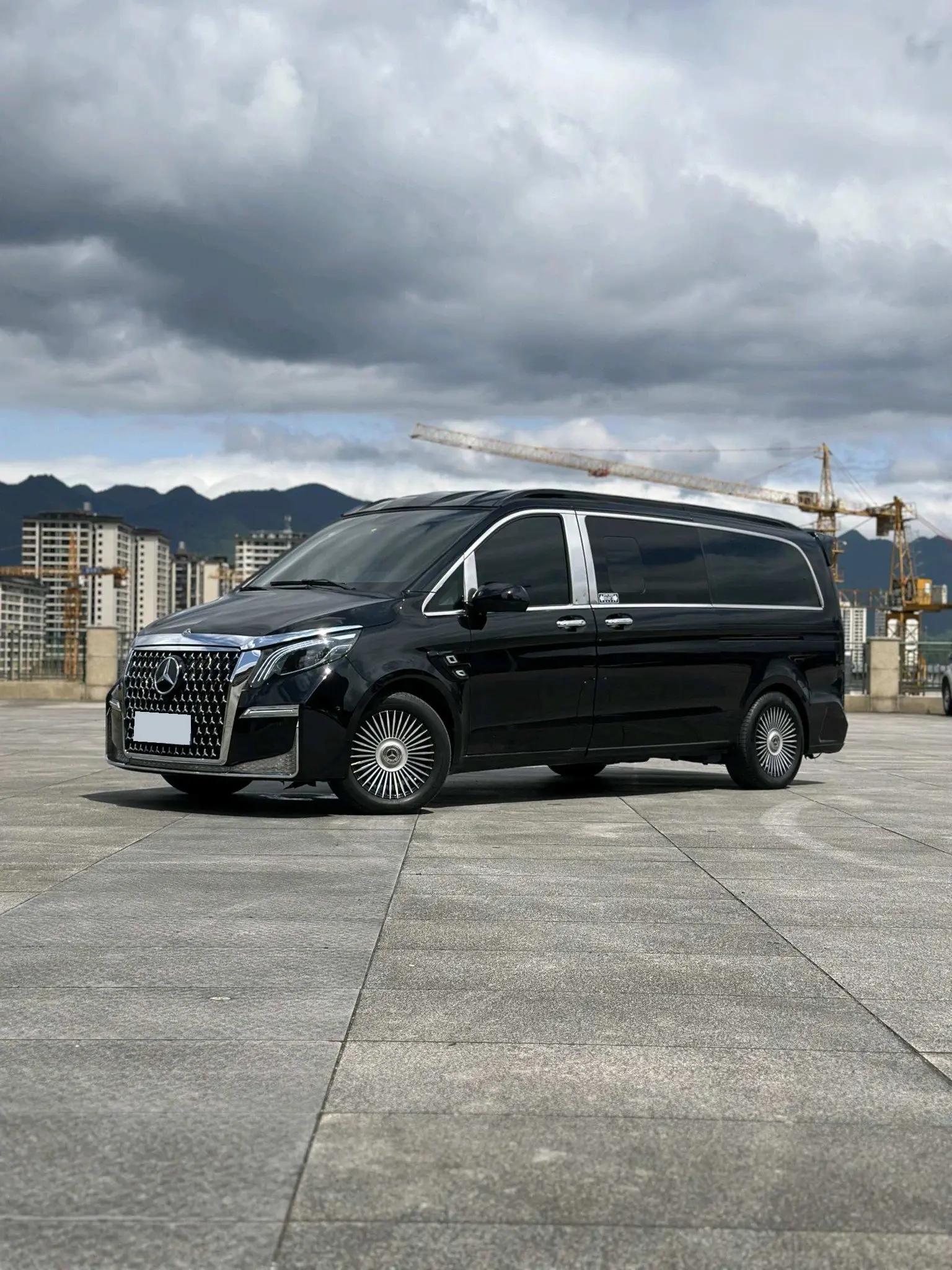Открыть галерею: Mercedes Benz 2023 V-Class 2.0T Business Edition 7-Seater Automatic