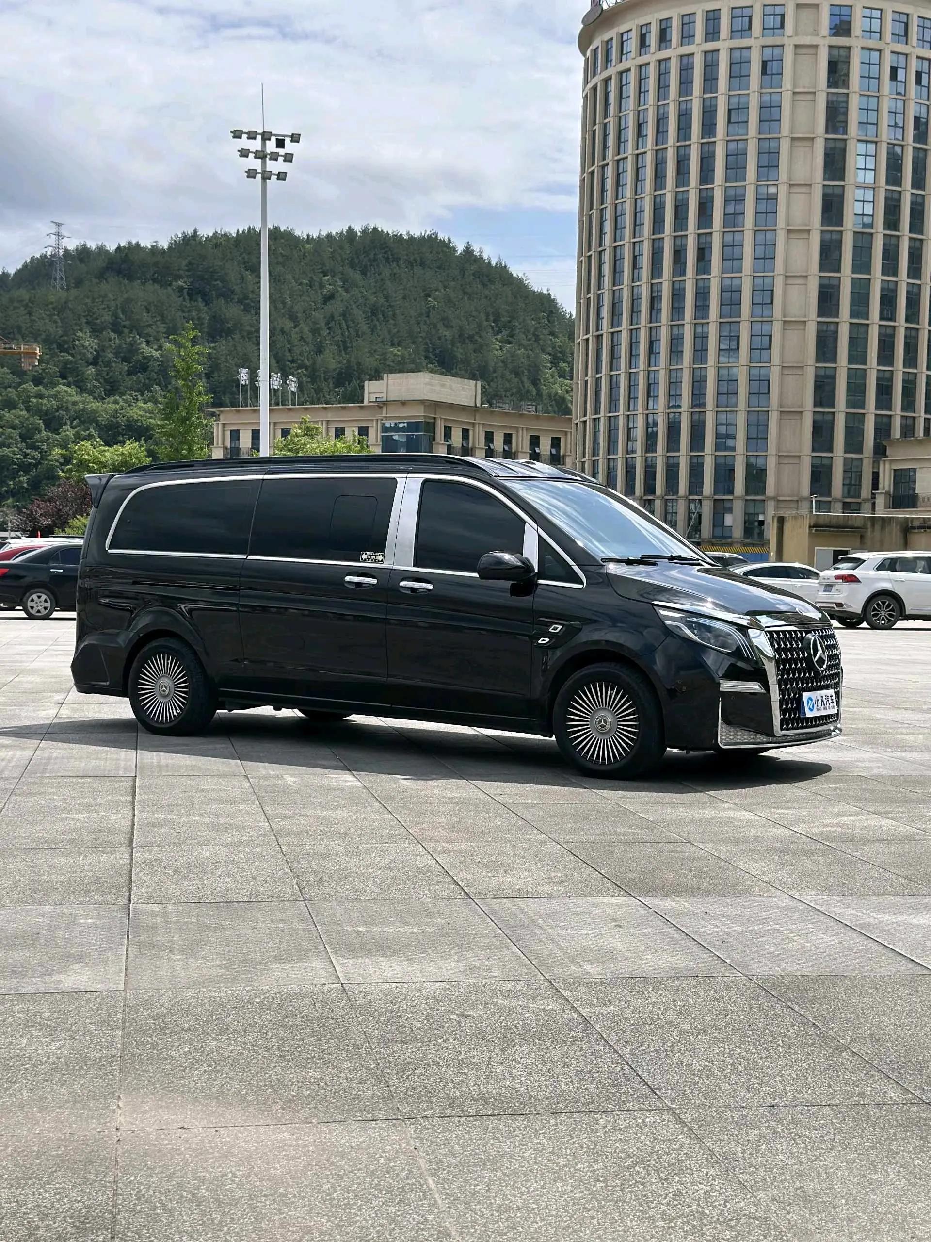 Mercedes Benz 2023 V-Class 2.0T Business Edition 7-Seater Automatic 3