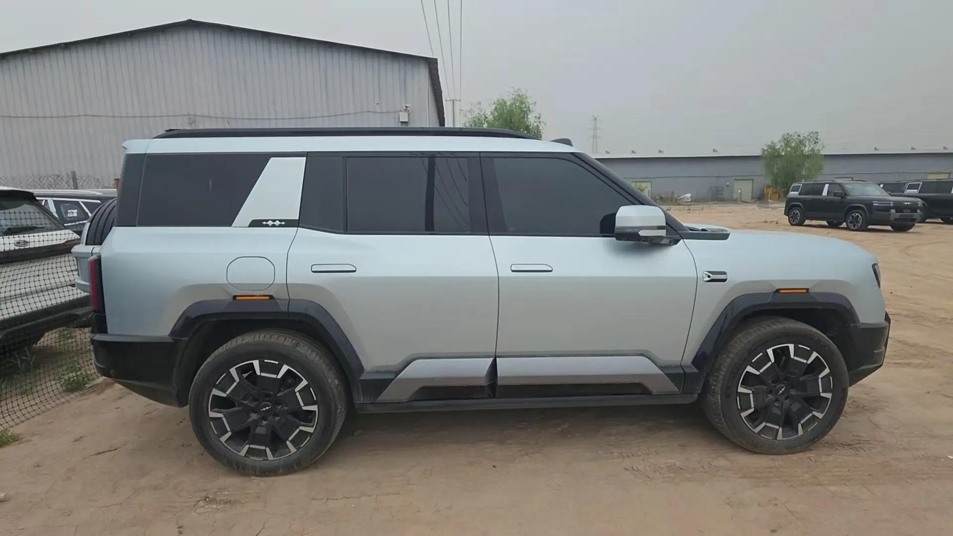 FangChengBao 2025 Leopard 8 2.0T CVT Smart & Brave Flagship 7-Seater Automatic 10