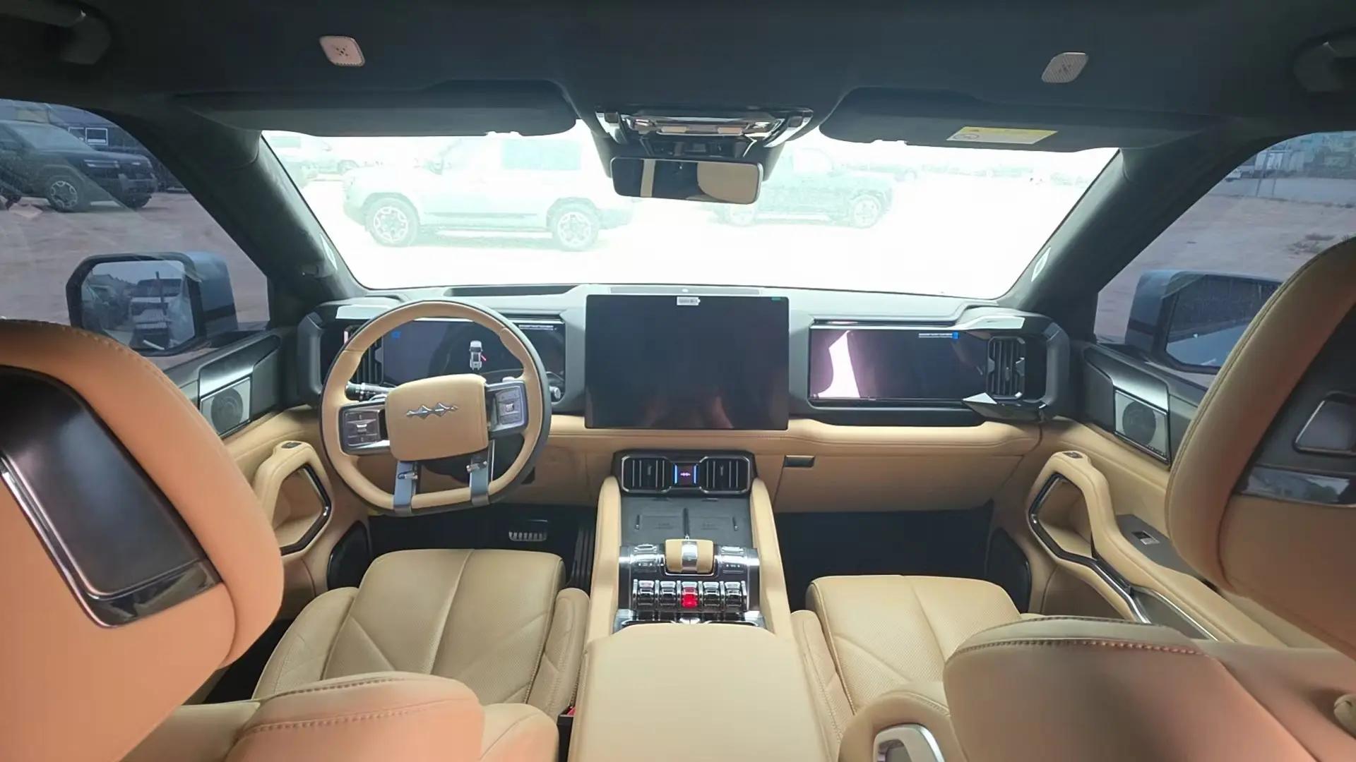 FangChengBao 2025 Leopard 8 2.0T CVT Smart & Brave Flagship 7-Seater Automatic 2