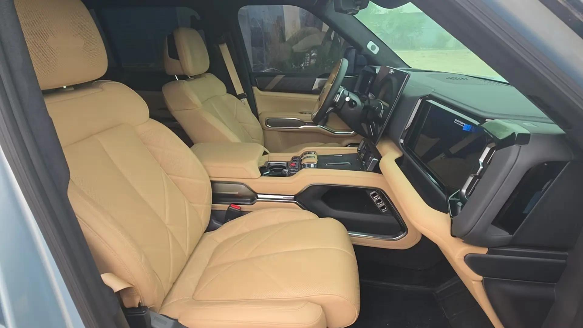 FangChengBao 2025 Leopard 8 2.0T CVT Smart & Brave Flagship 7-Seater Automatic 5
