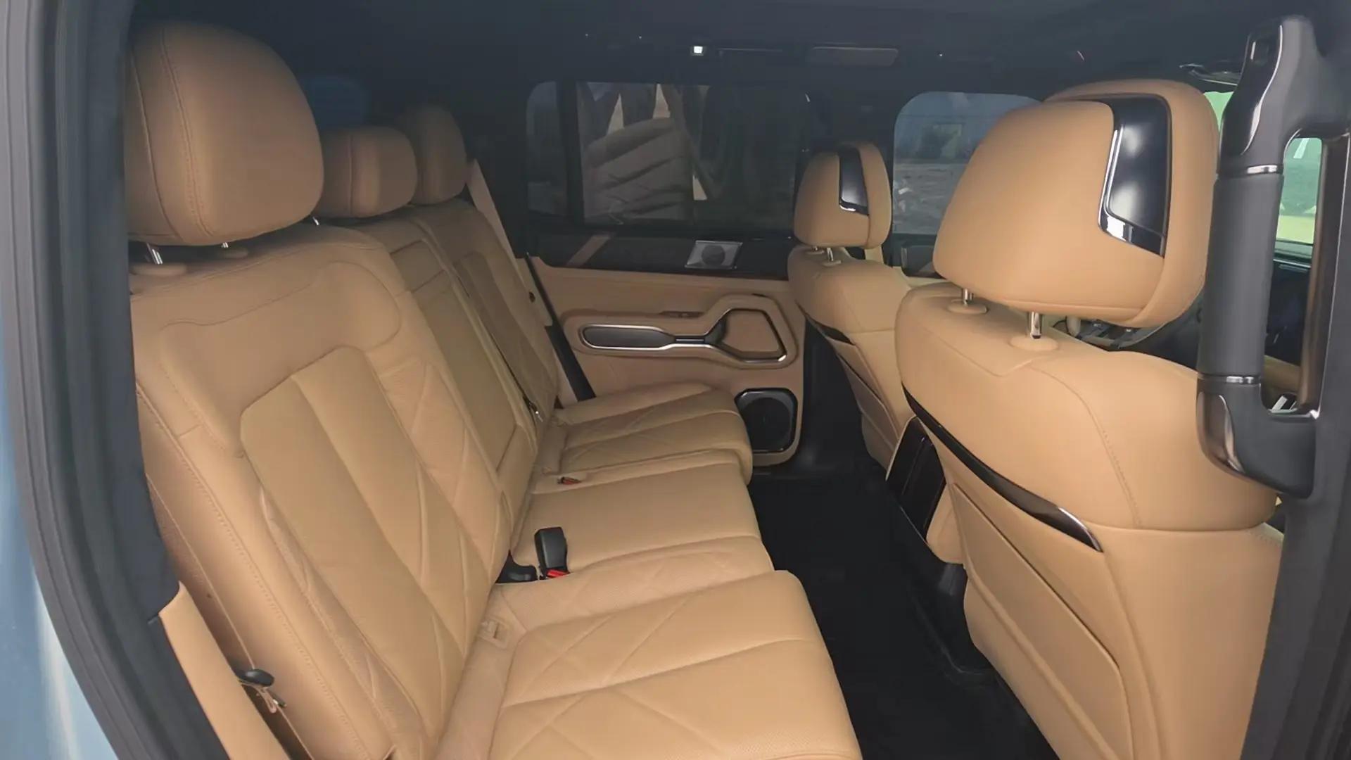 FangChengBao 2025 Leopard 8 2.0T CVT Smart & Brave Flagship 7-Seater Automatic 6