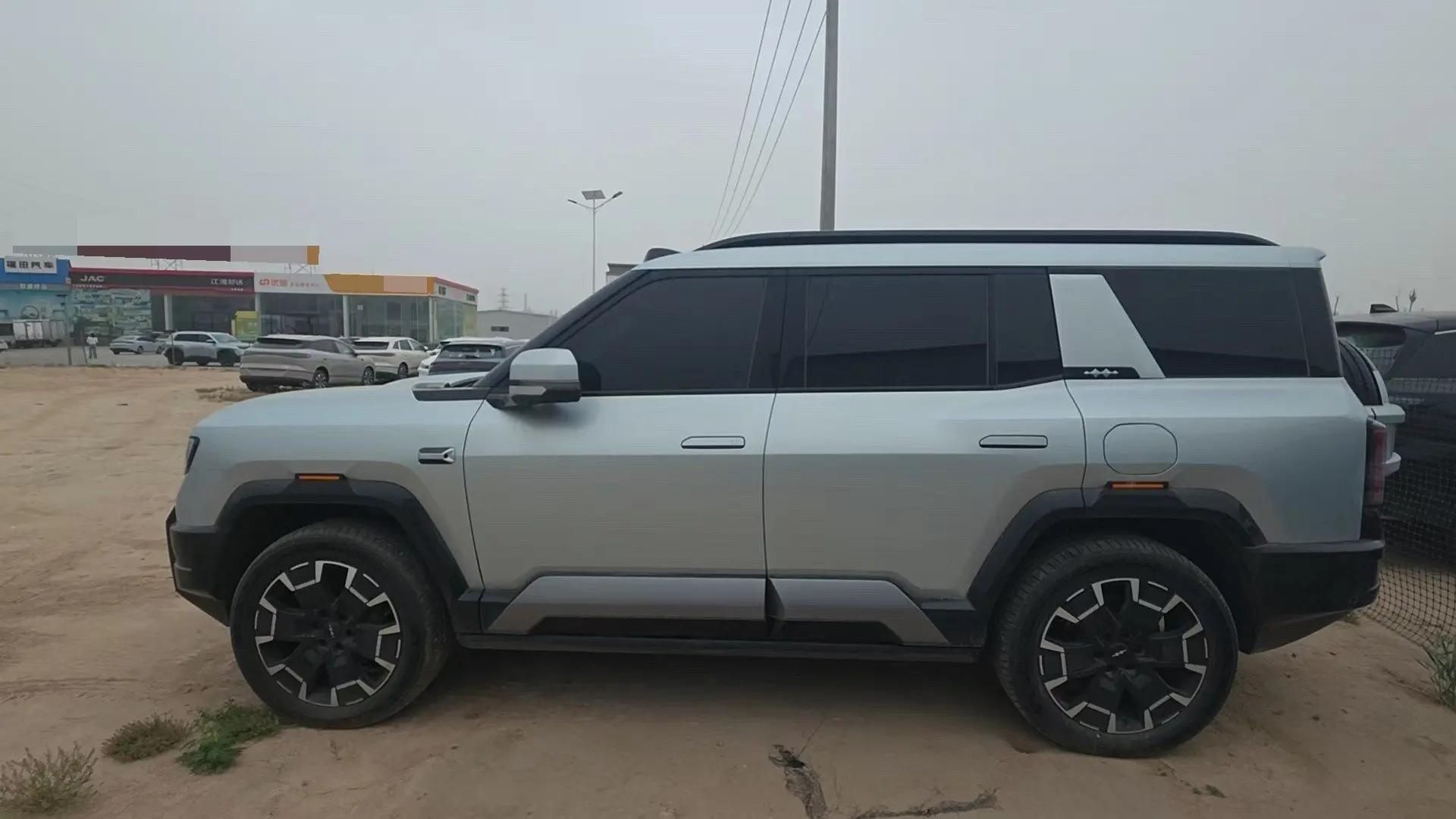FangChengBao 2025 Leopard 8 2.0T CVT Smart & Brave Flagship 7-Seater Automatic 7