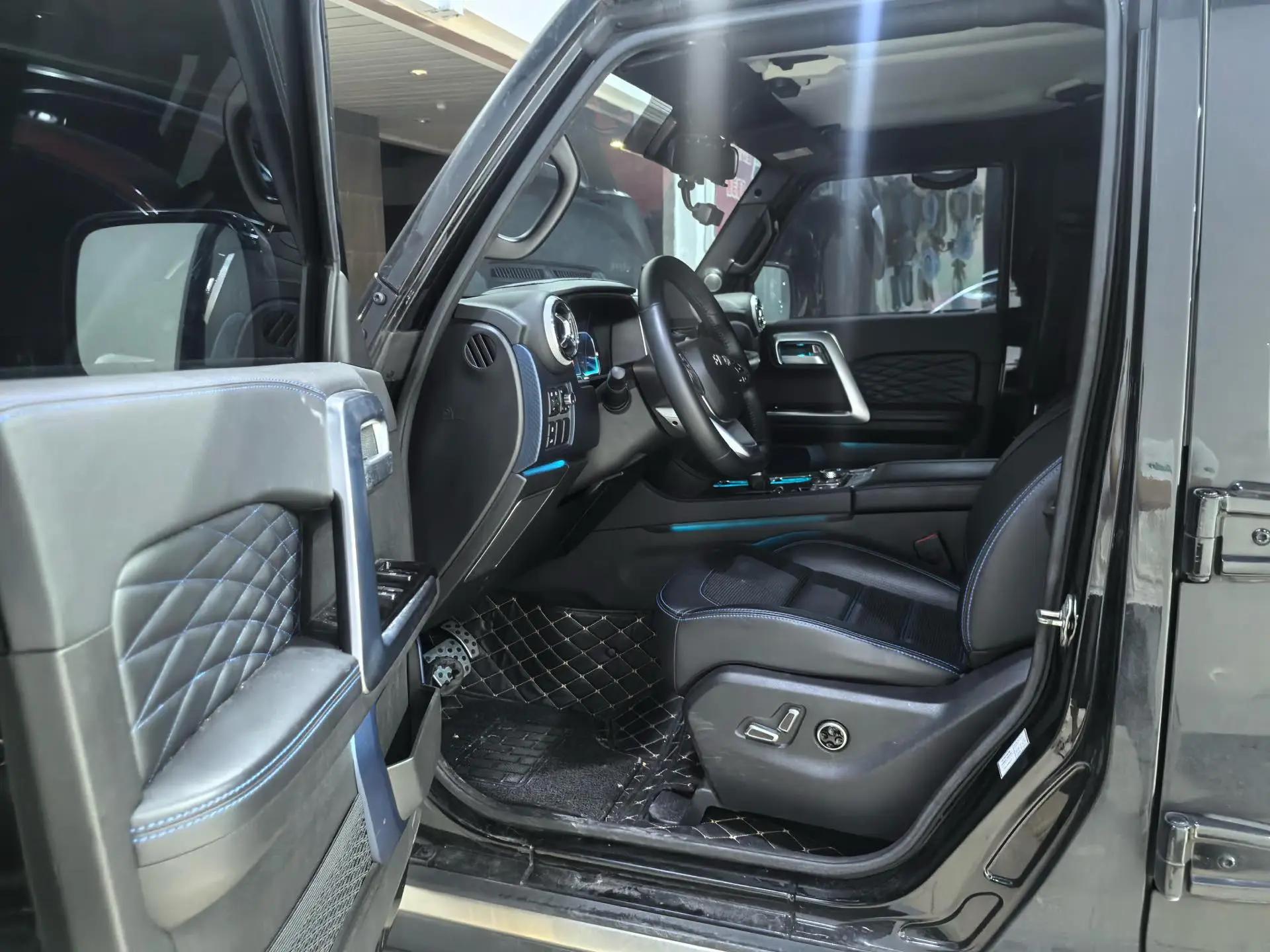 Beijing BJ40 2020 2.0T Automatic Four-wheel Drive City Hunter Edition Chivalrous Type 5