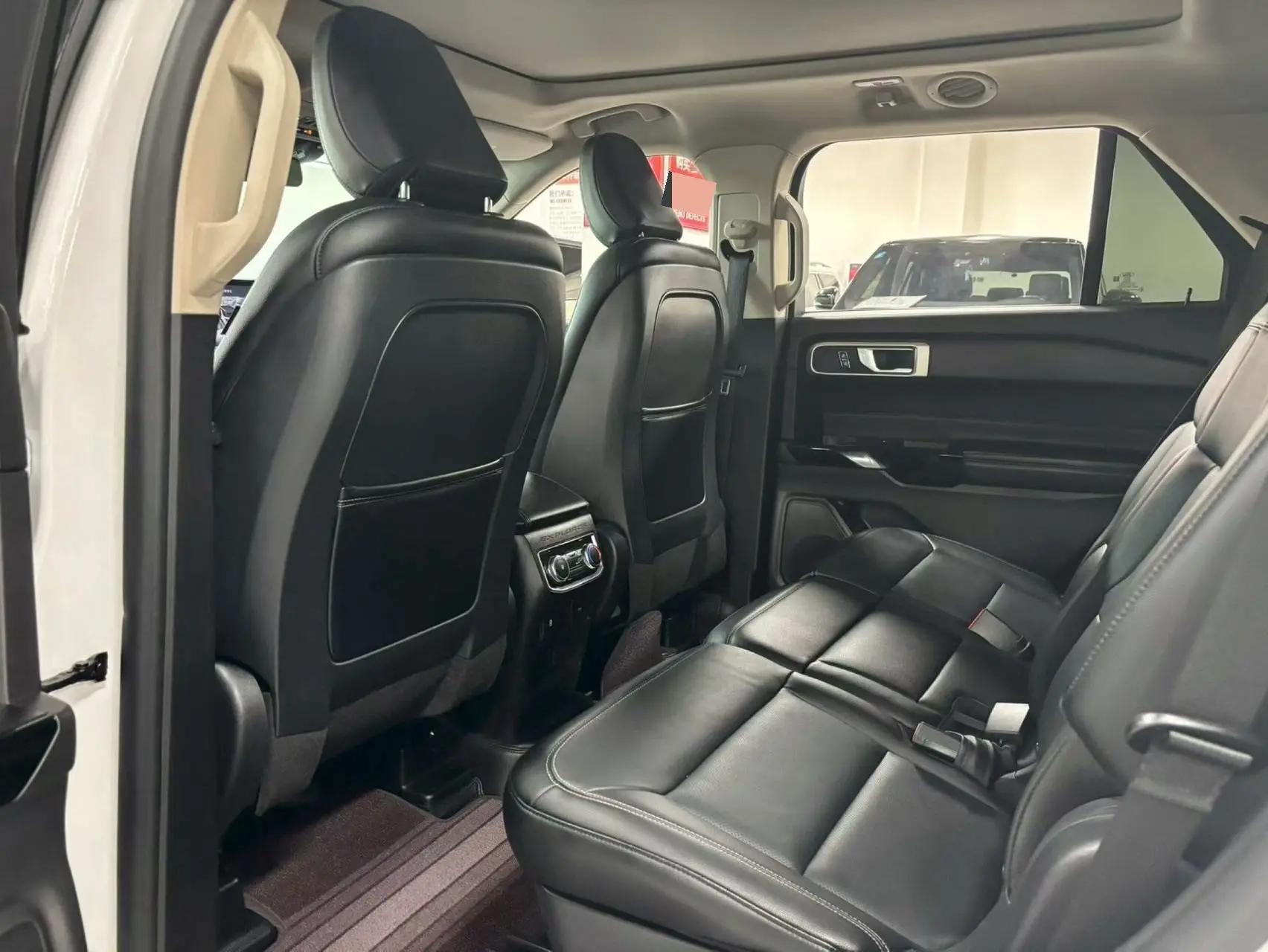 Explorer 2020 EcoBoost 285 4-wheel drive fashion version 7 seats 6