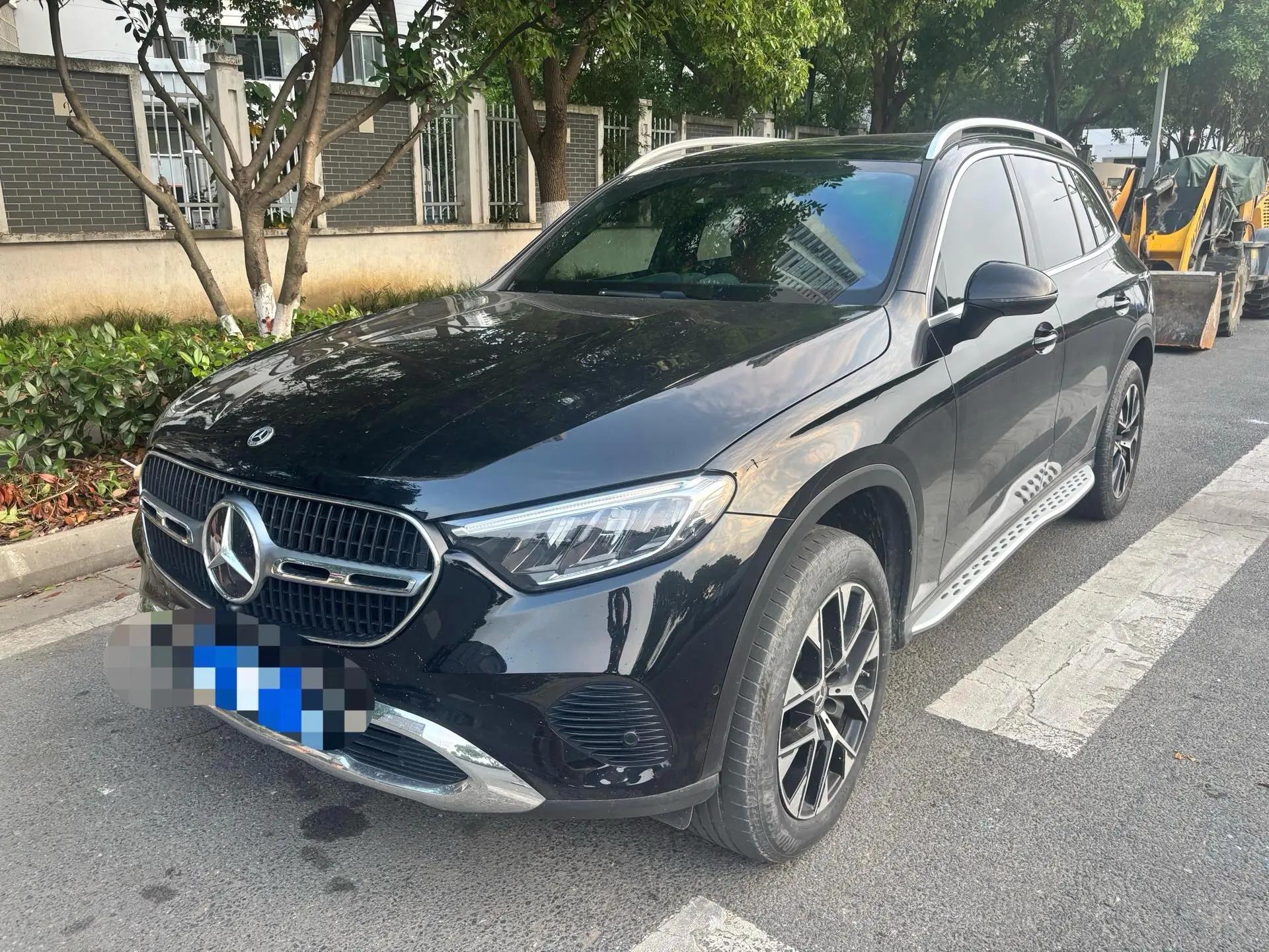 Открыть галерею: Mercedes Benz 2023 GLC 260 L 4MATIC 48V 2.0T dynamic 7-seat automatic gear