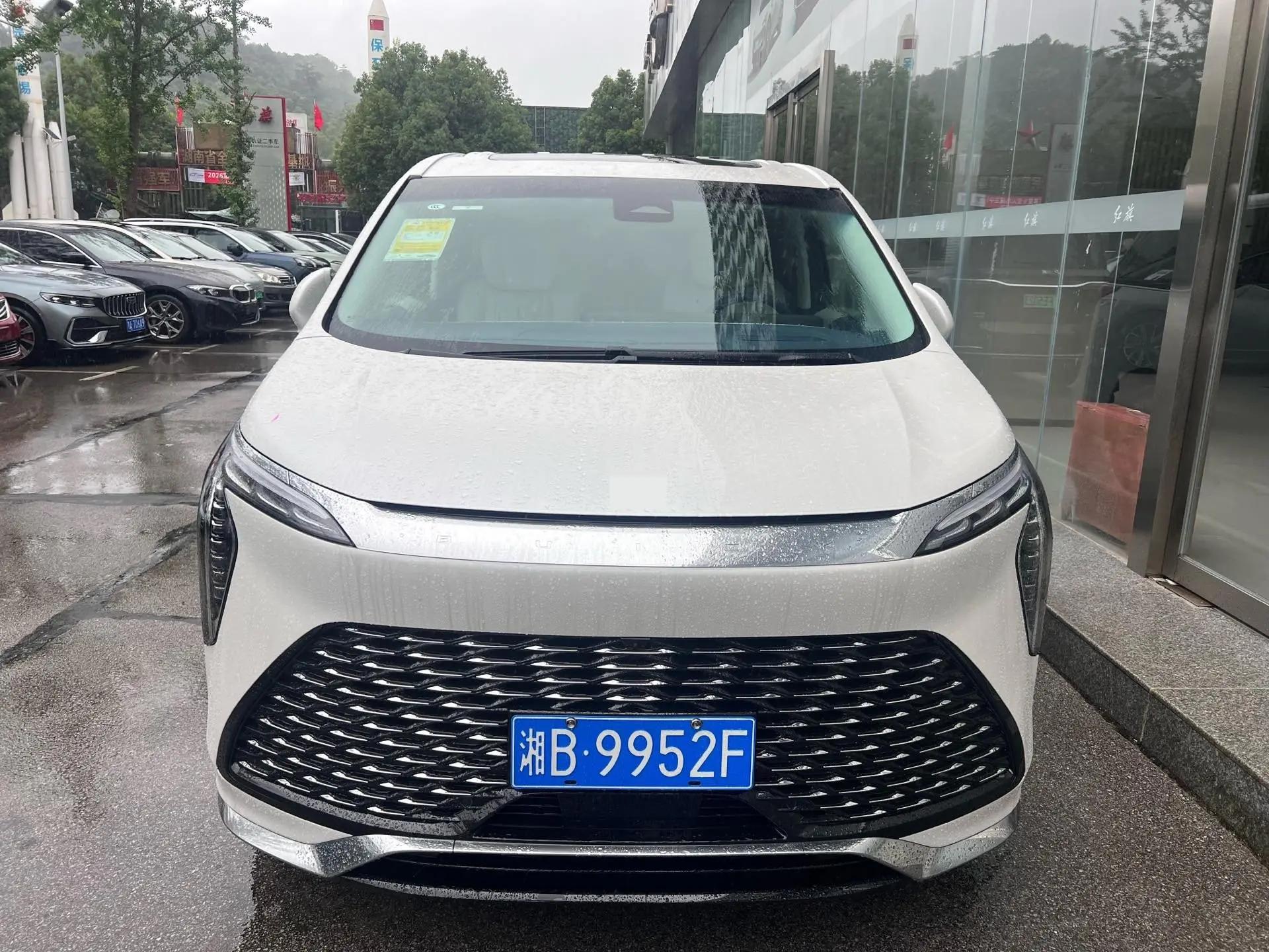 别克 2025款 世纪 48V 2.0T 蕴世版6座 自动挡 2
