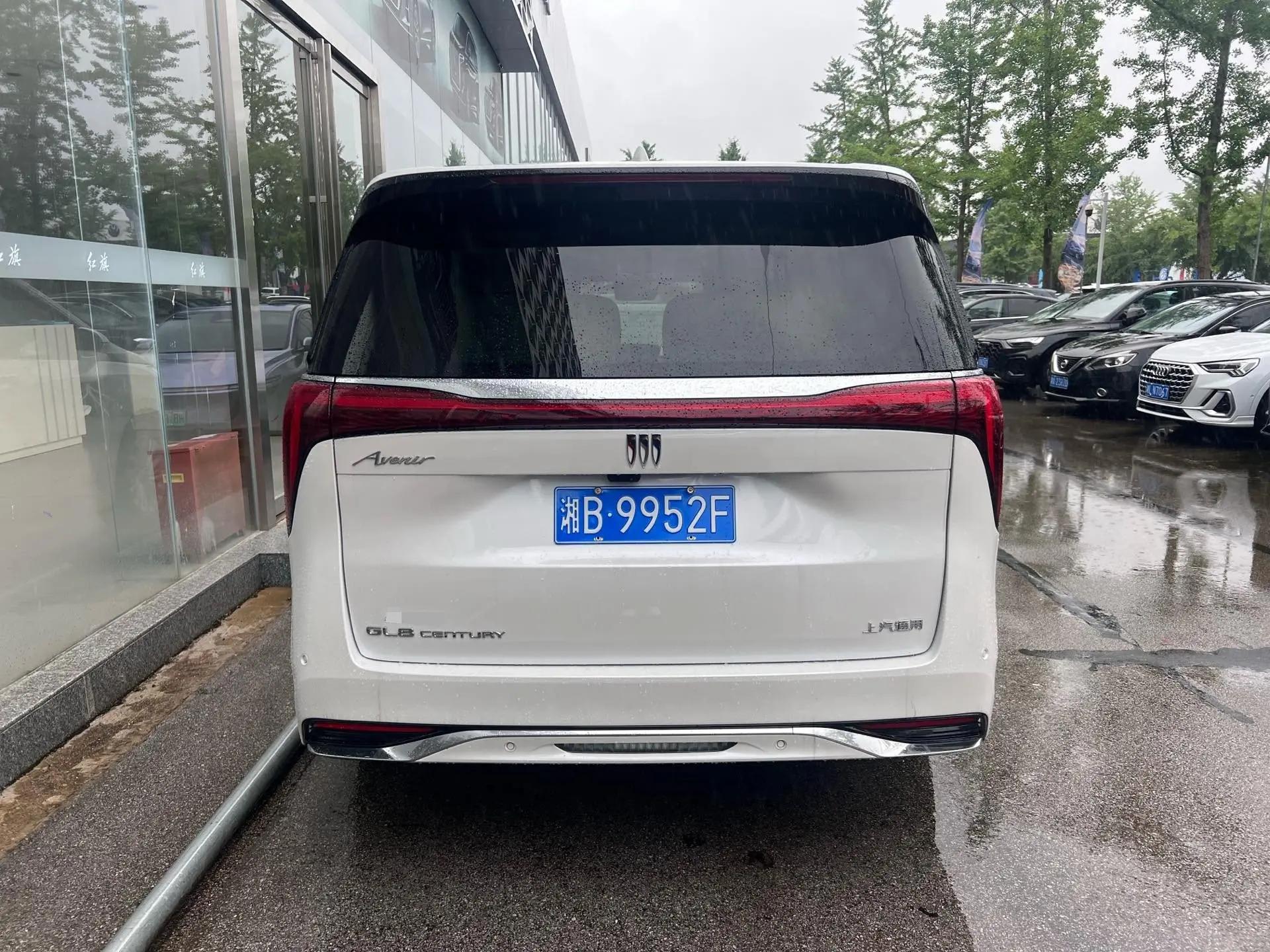 别克 2025款 世纪 48V 2.0T 蕴世版6座 自动挡 3