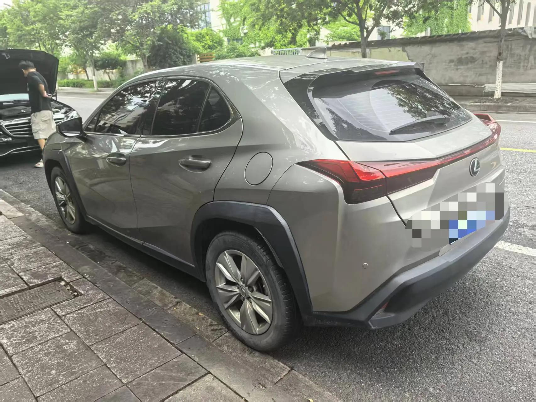 Lexus UX 2020 200 Special Edition 3
