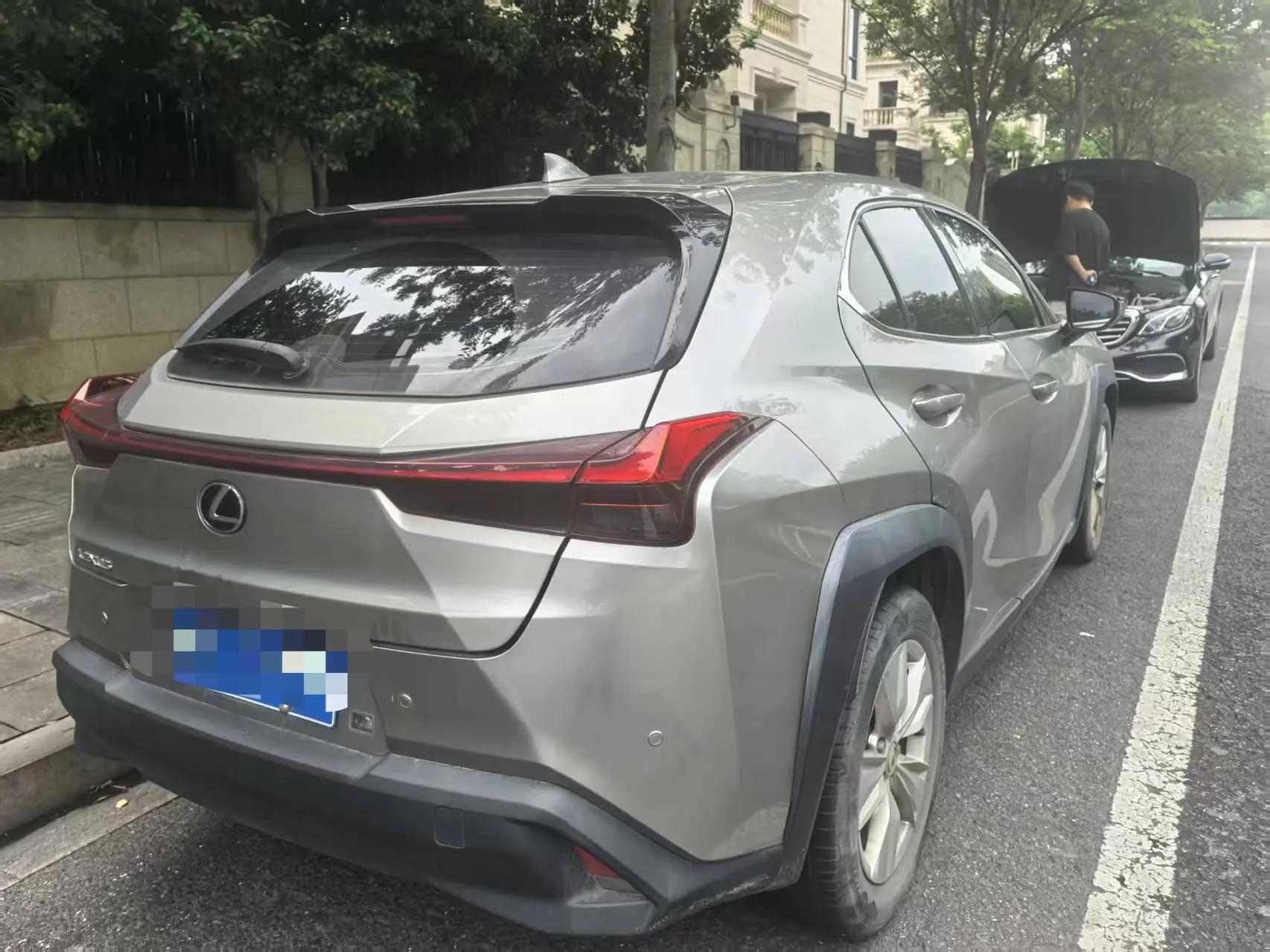 Lexus UX 2020 200 Special Edition 4