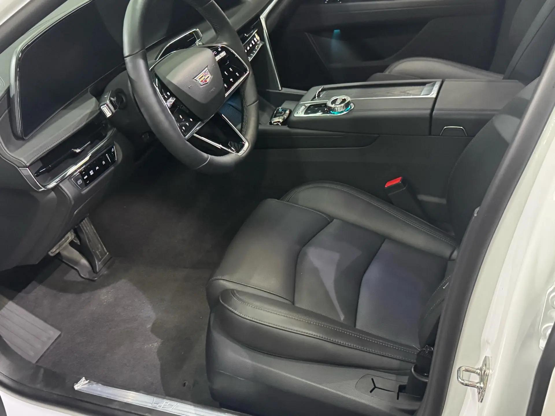 Cadillac CT6 2023 28T Luxury Model 4