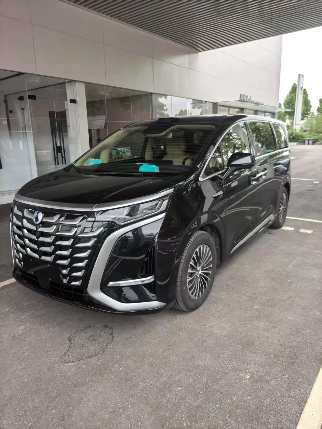 Denza 2025 Denza D9 DM-i 1.5T stepless four-wheel drive automatic gear