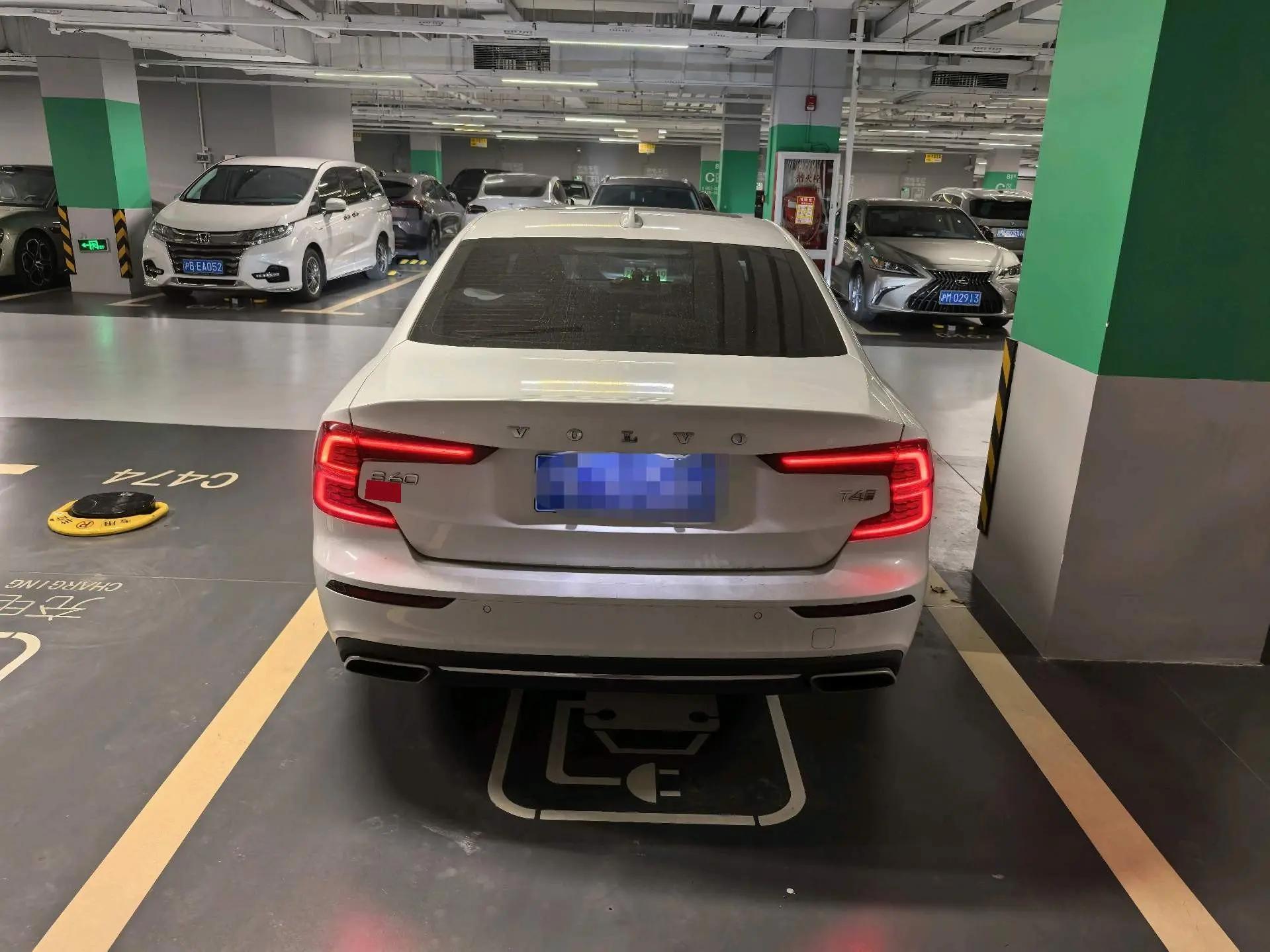 Volvo S60 2020 T4 Zhiyuan Deluxe Edition 2