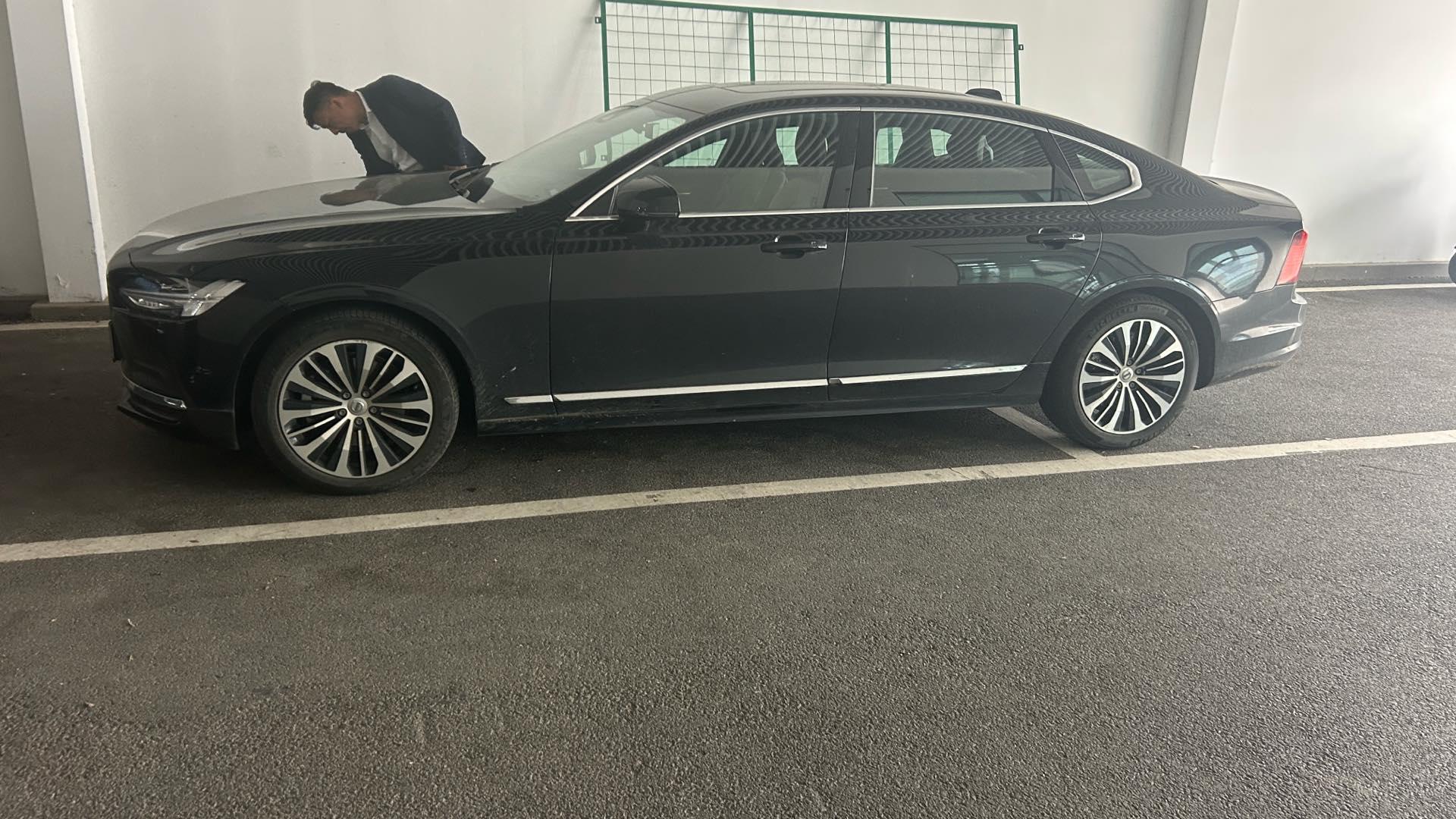 Volvo 2025 S90 48V 2.0T B5 Zhiyi Deluxe Edition Automatic Gear 2