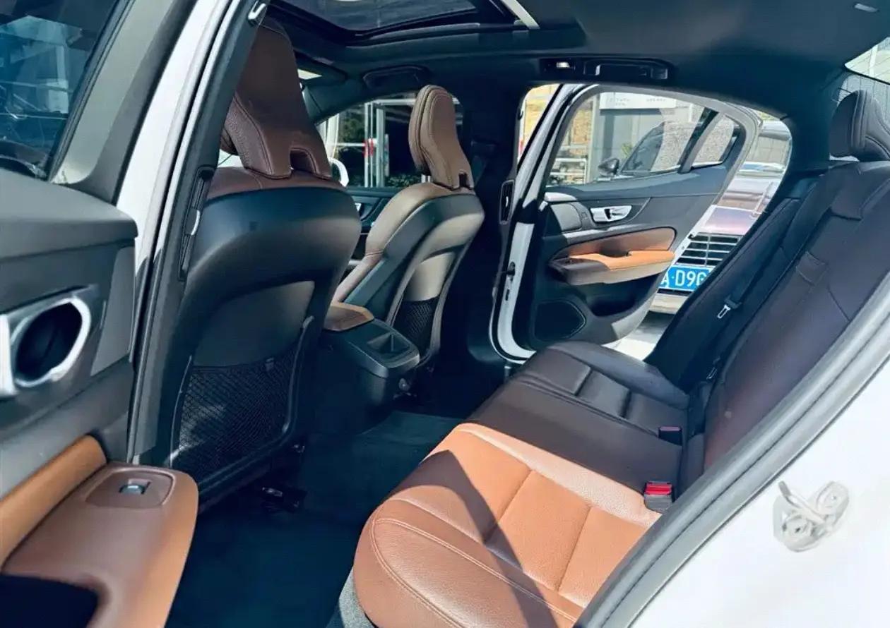 Volvo S60 2023 B4 Zhiyi Deluxe Edition 2