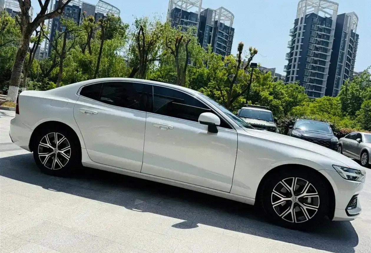 Volvo S60 2023 B4 Zhiyi Deluxe Edition 5