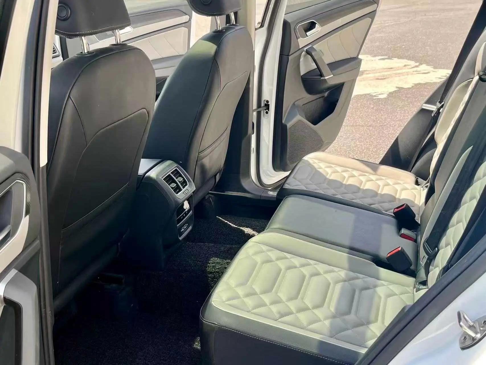 Volkswagen 2024 Tharu 1.5TSI 300TSI Front-Wheel Drive Luxury Plus Advanced Edition Automatic 5