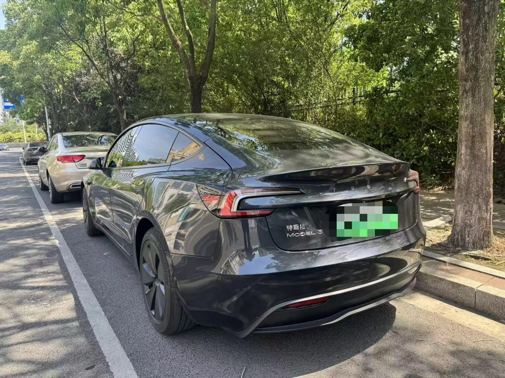 特斯拉 2025款 Model 3 长续航全轮驱动版 自动挡 5