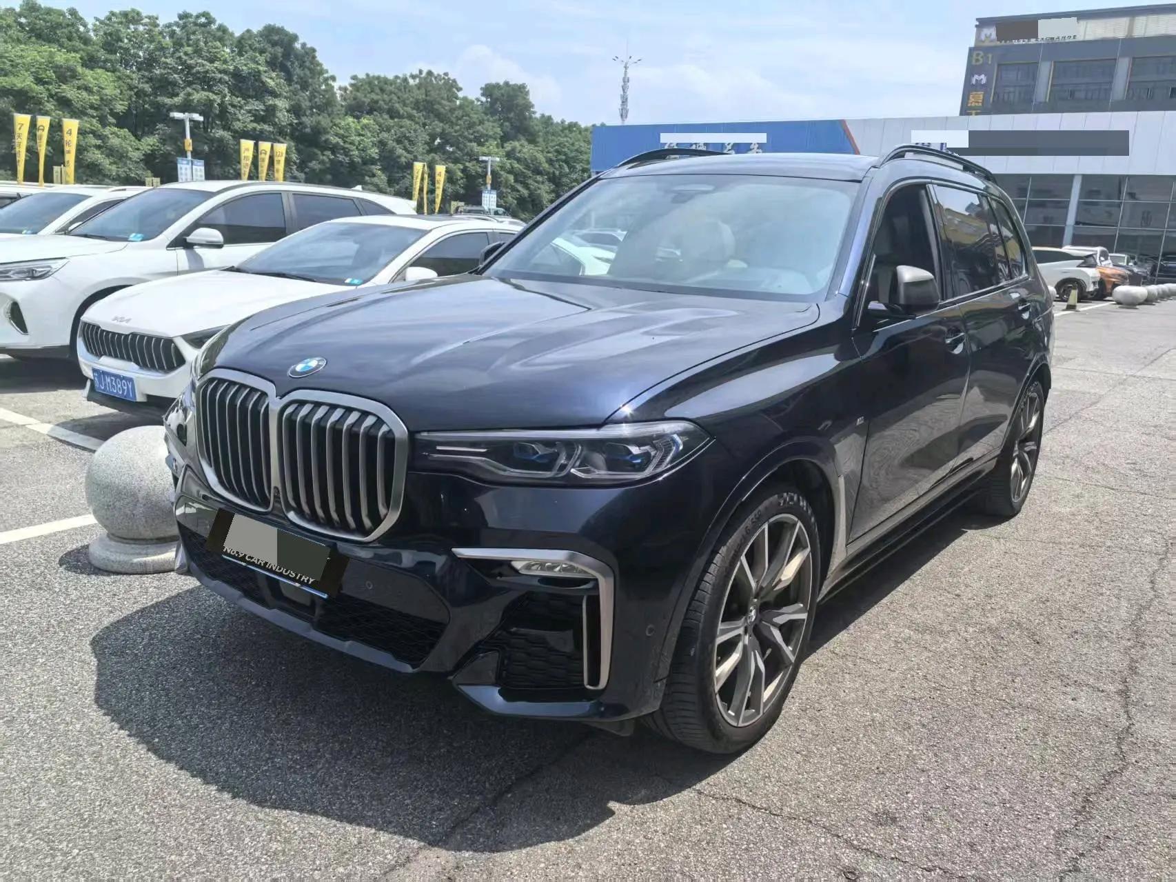 BMW X7 2021 model change xDrive M50i