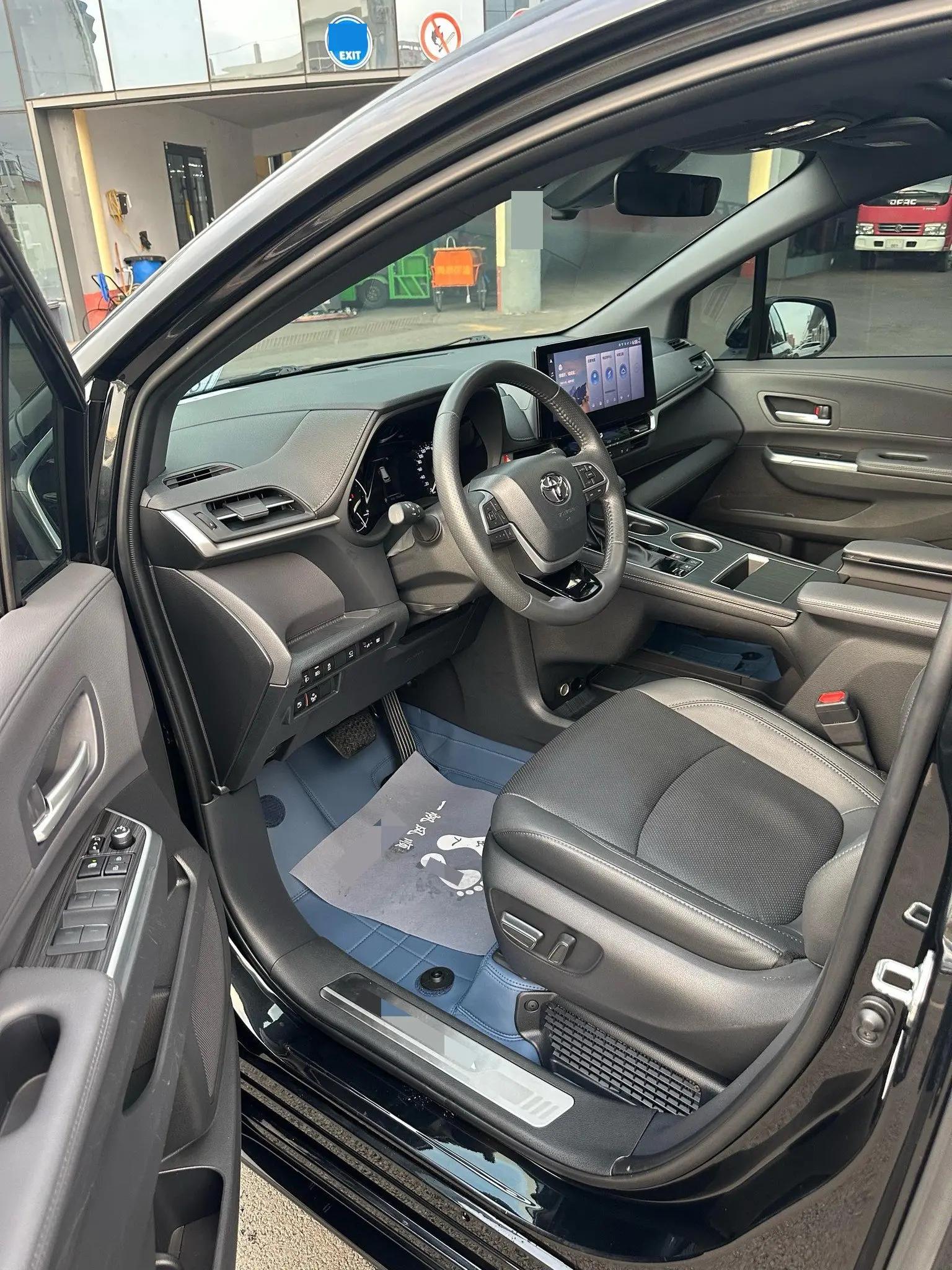 Toyota 2023 Sienna 2.5 CVT Prestige Automatic 3