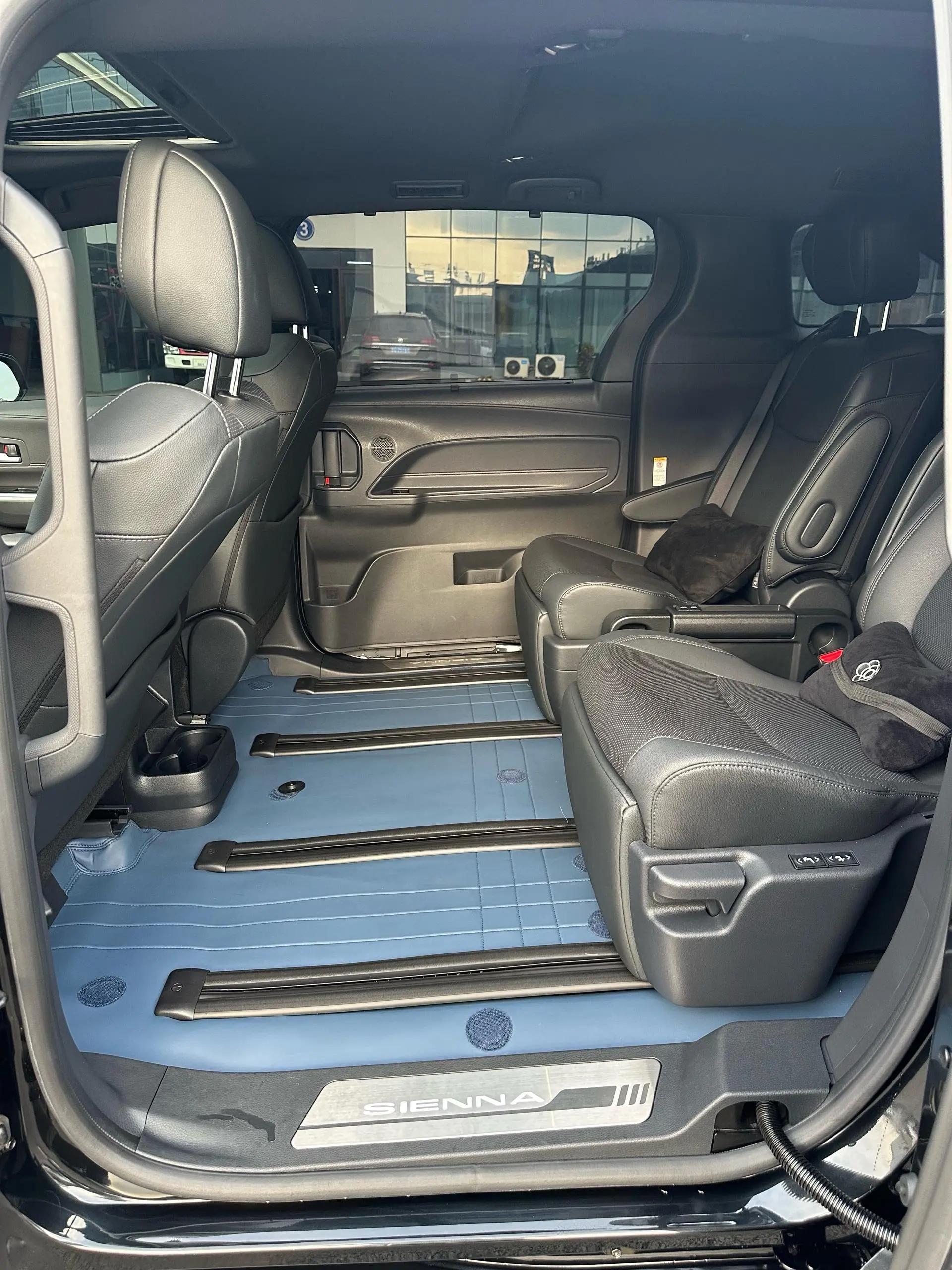 Toyota 2023 Sienna 2.5 CVT Prestige Automatic 4