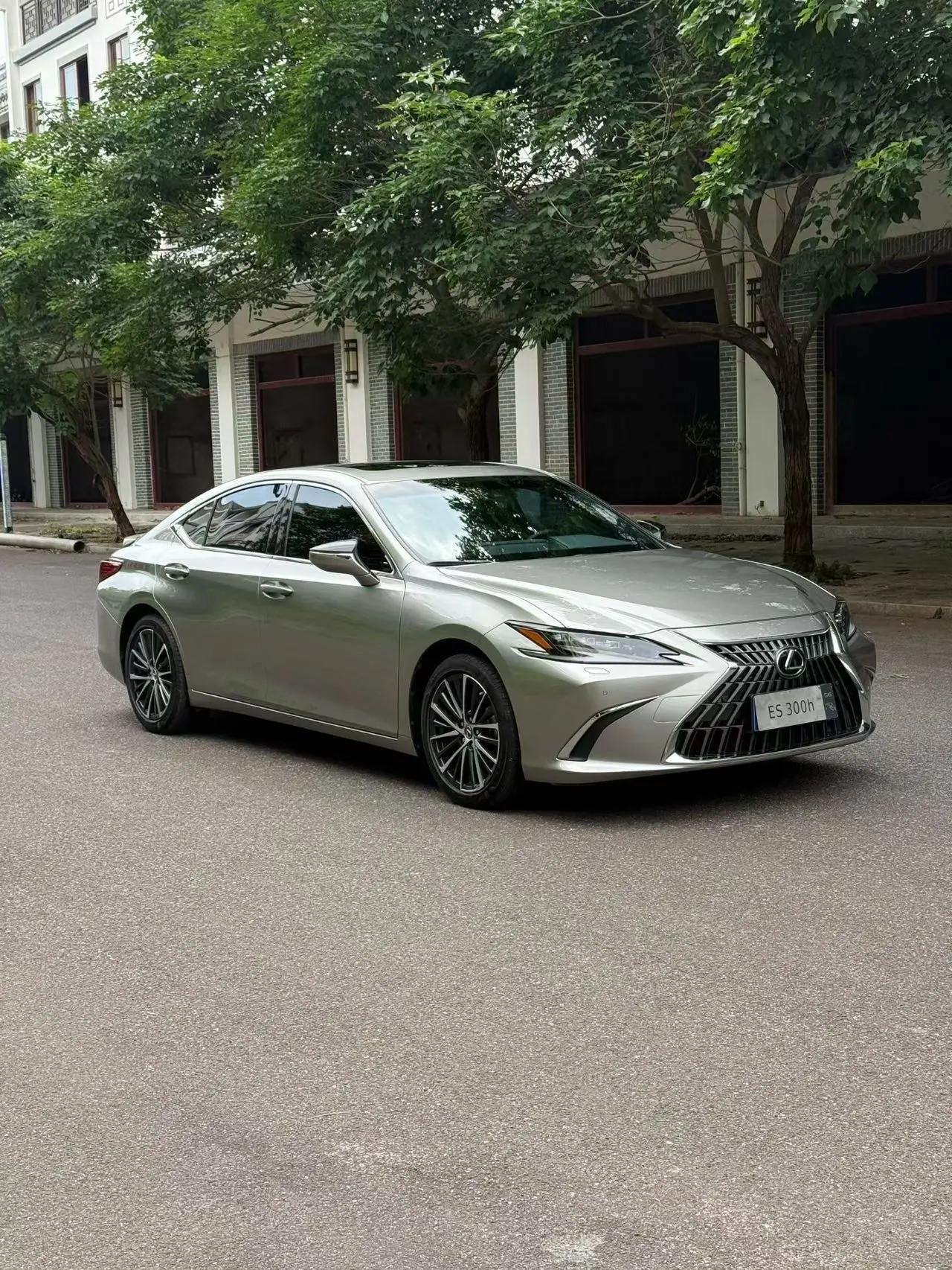 Lexus ES 2022 300h Premium Edition 2