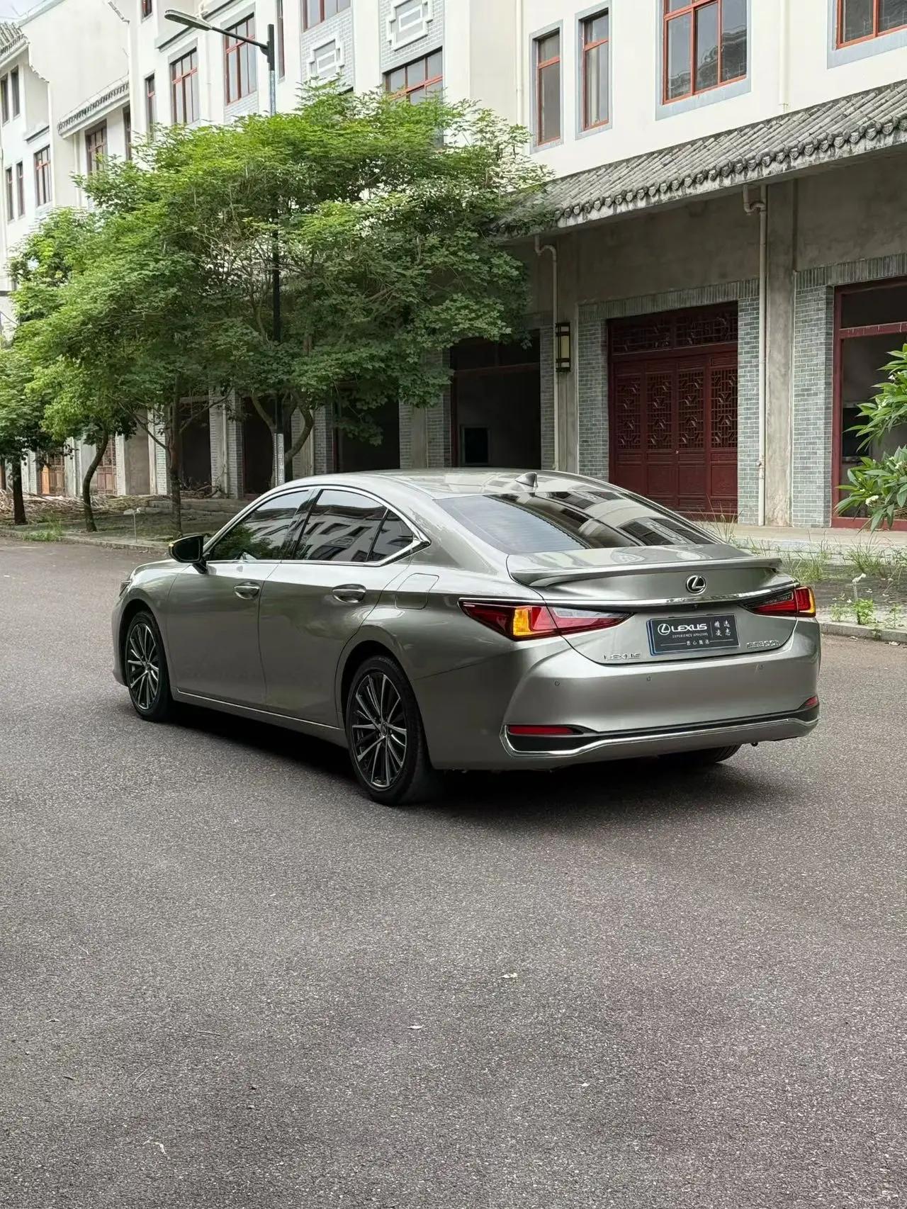 Lexus ES 2022 300h Premium Edition 5
