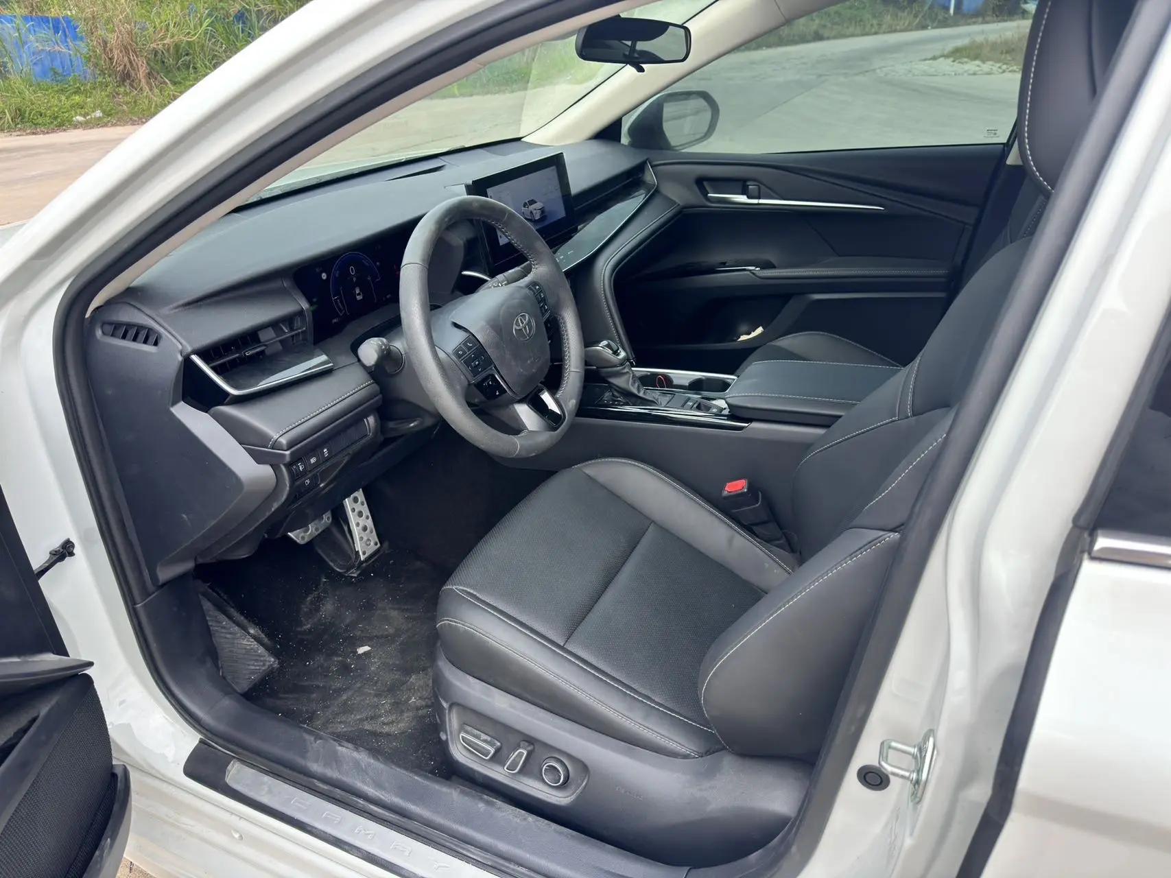 Toyota 2026 Camry Dual Engine 2.0HSE CVT Sport Lite Edition Automatic 5