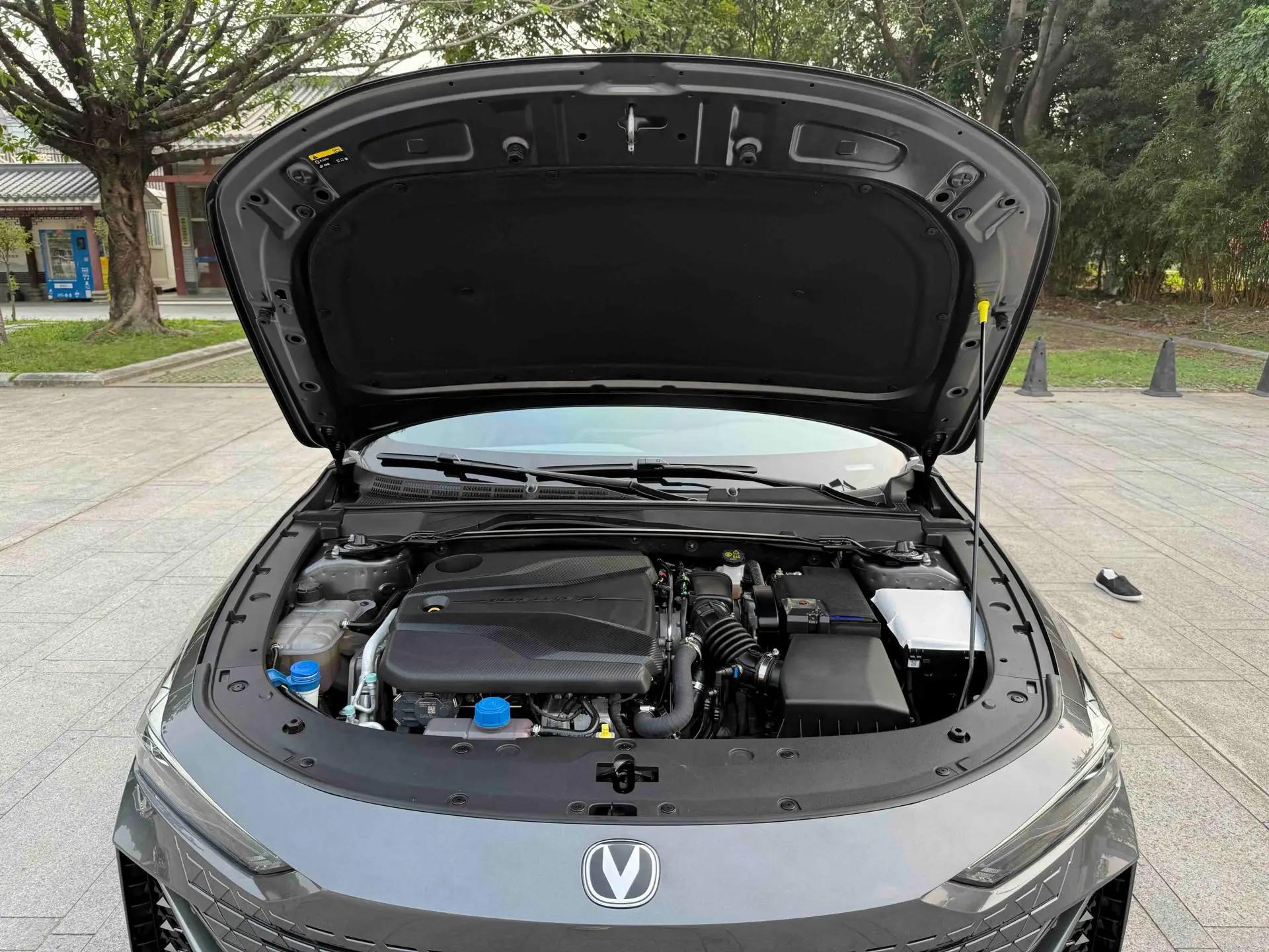 ChangAn UNI-V 2022 1.5T Smart Pilot 16
