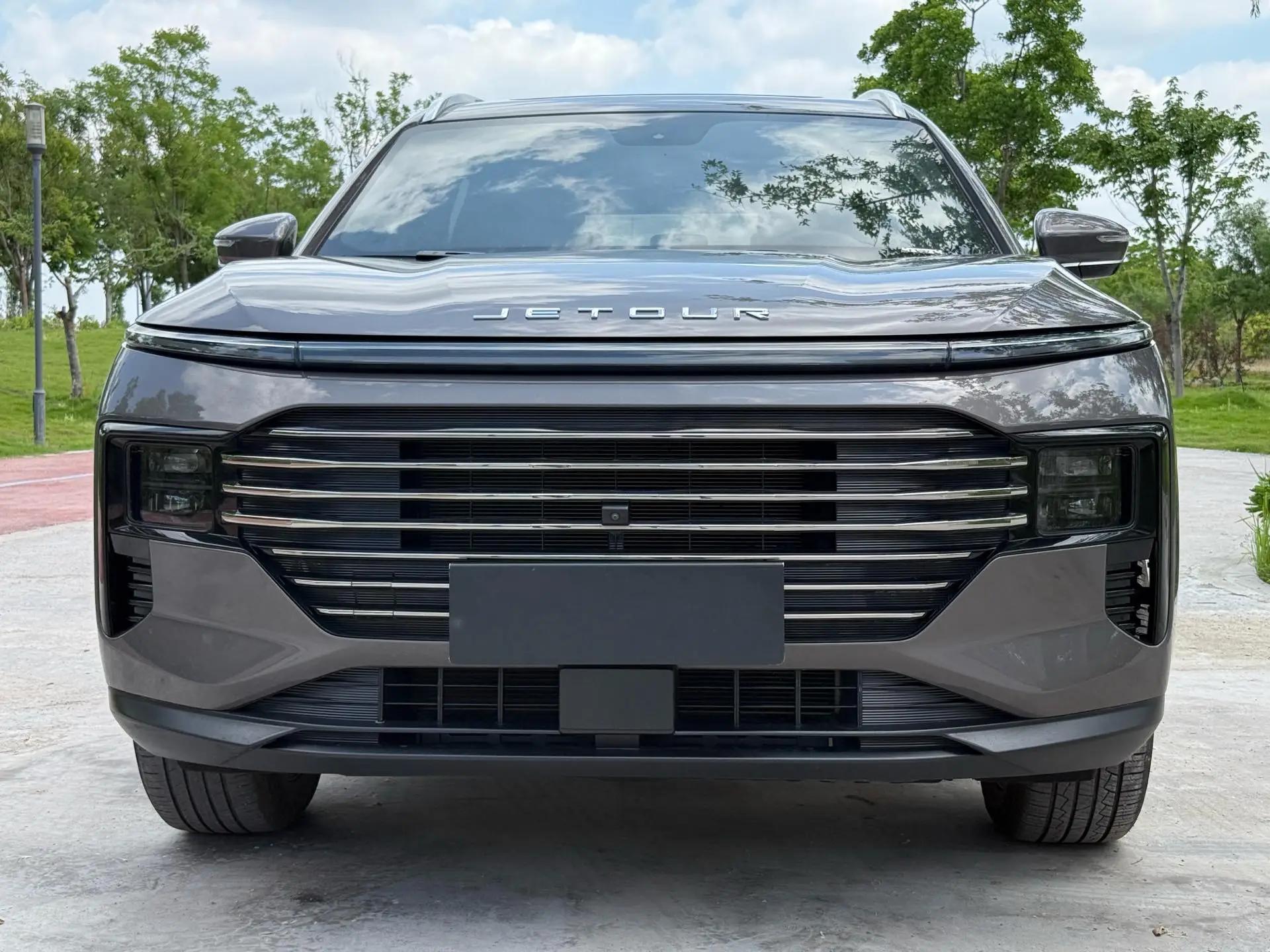 Jetour 2025 Model X70 PLUS 1.5T Luxury 7-Seater Automatic 3