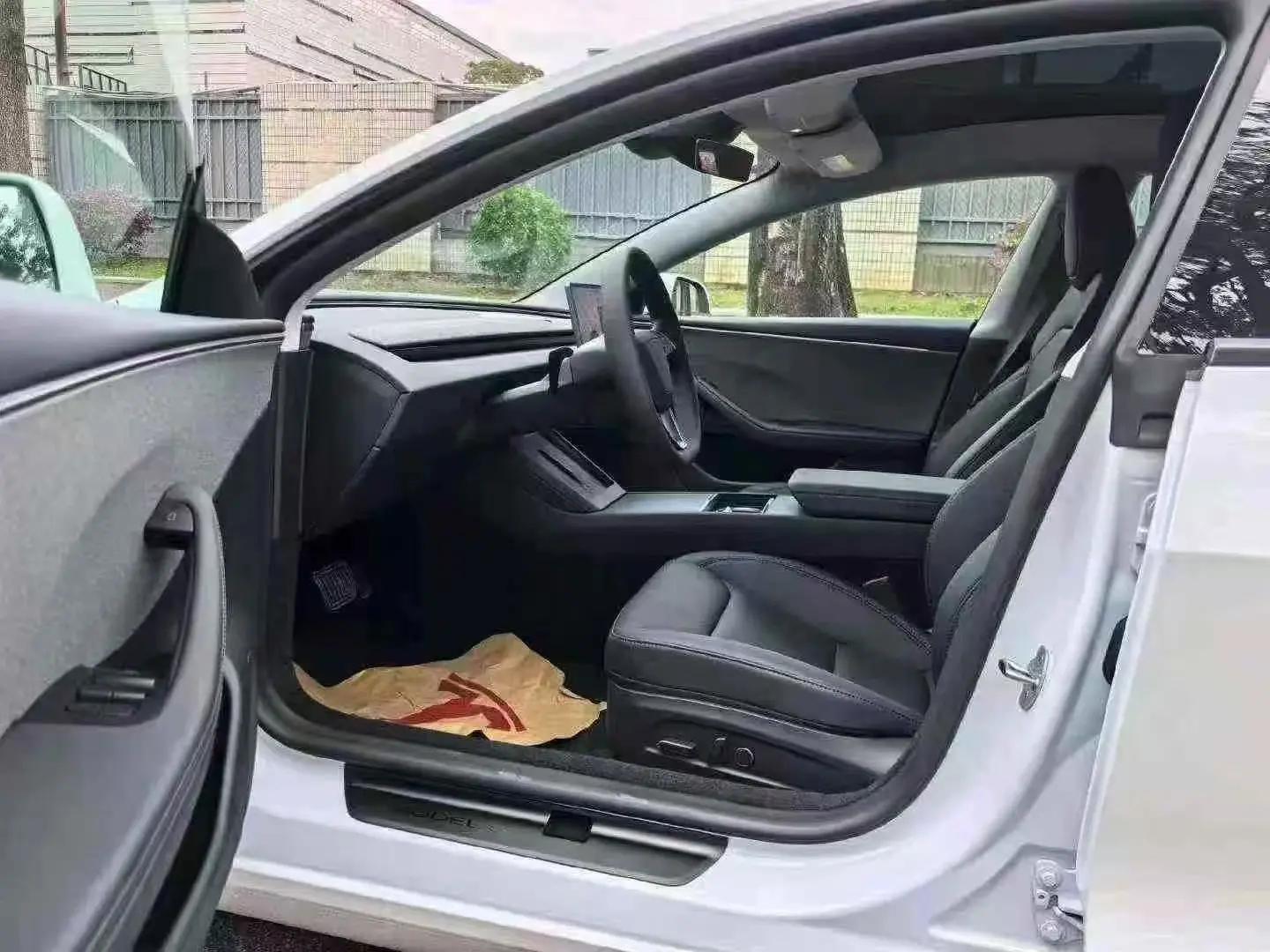 Tesla 2025 Model 3 Rear-Wheel Drive (Refreshed) Automatic 3