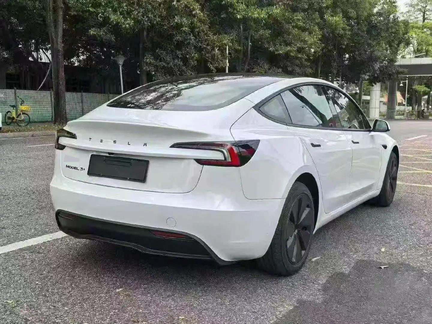 Tesla 2025 Model 3 Rear-Wheel Drive (Refreshed) Automatic 5