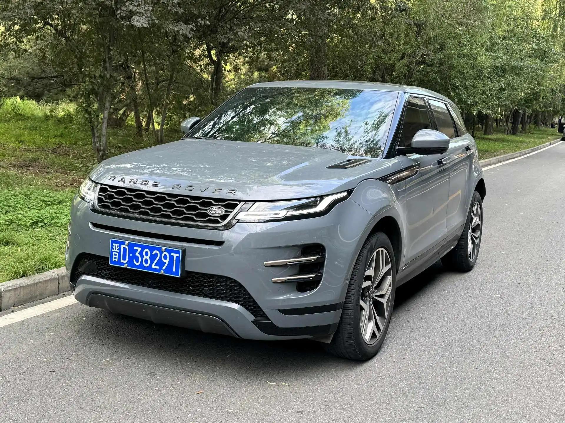 Range Rover Aurora 2020 249PS R-DYNAMIC S Obsidian Black Sports Edition - View 1