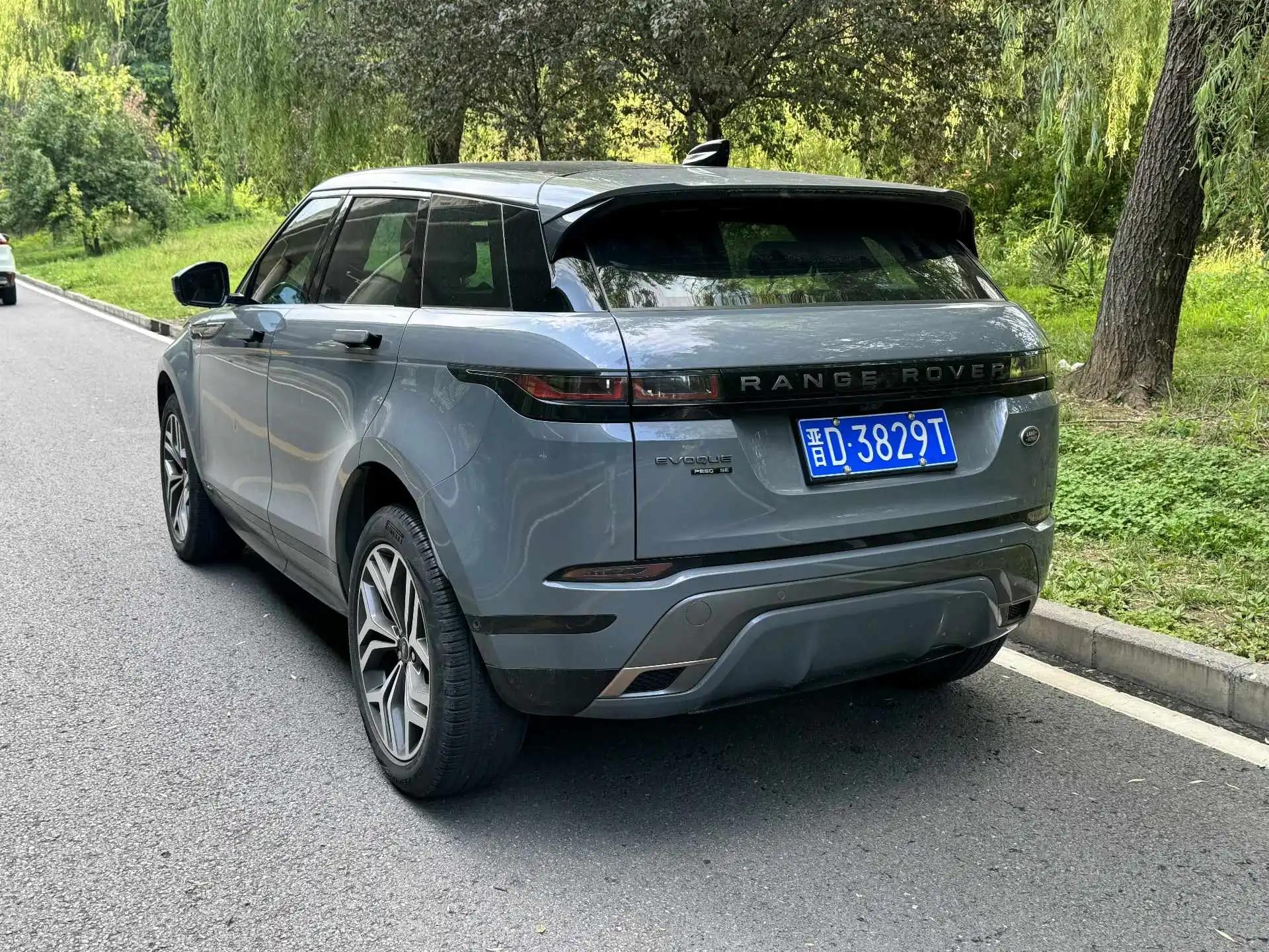 Range Rover Aurora 2020 249PS R-DYNAMIC S Obsidian Black Sports Edition 4