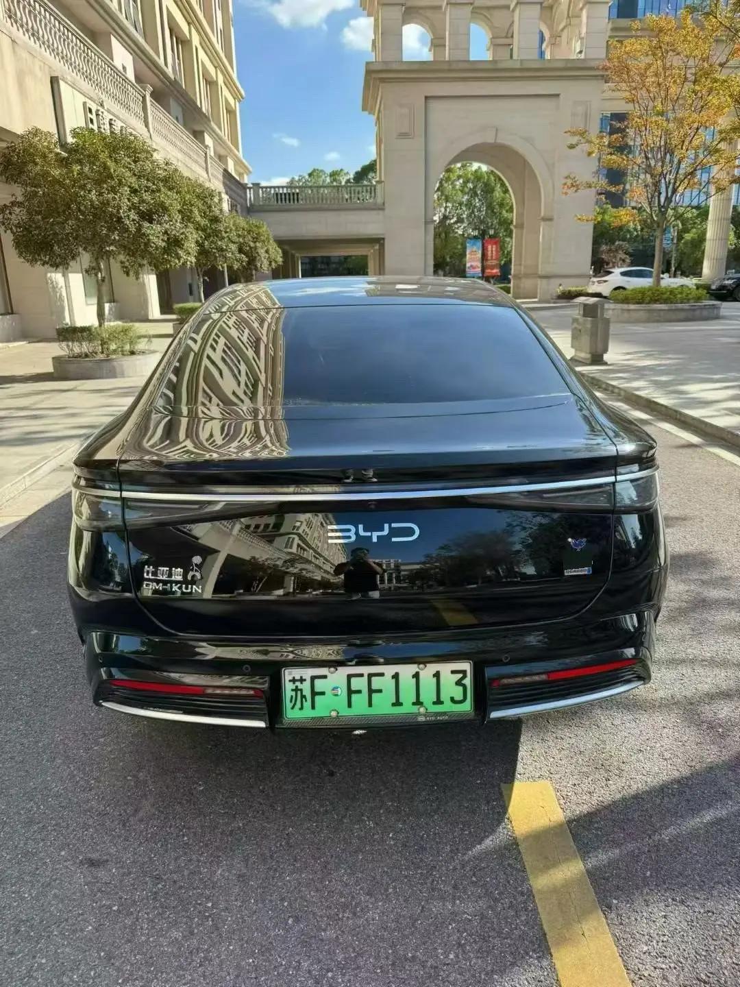 BYD 2023 Seal DM-i 1.5T Stepless 121km Honorable Automatic Gear 3