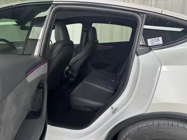 Tesla 2026 Model Y long endurance all-wheel drive version automatic transmission 3