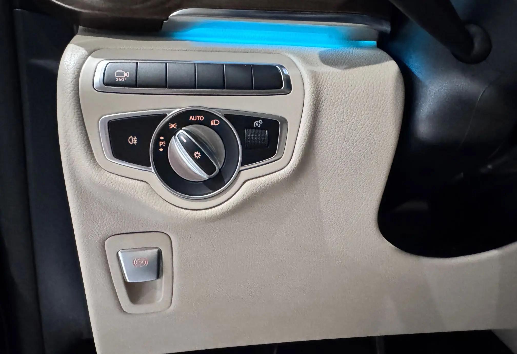 Mercedes Benz V-Class (Imported) Mercedes Benz V-Class 2022V 260 Premium Edition Automatic Gear 7
