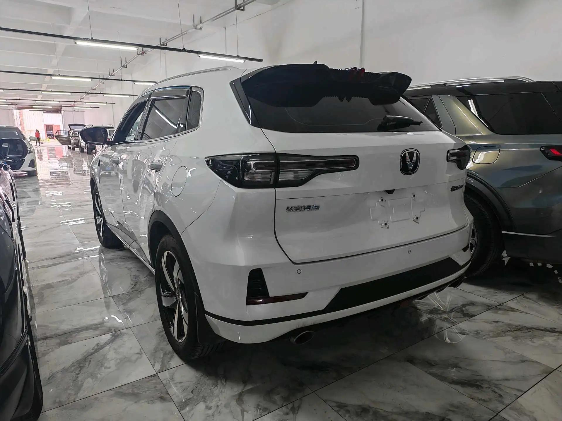 ChangAn 2023 UNI-V 1.5T Prestige Automatic 3