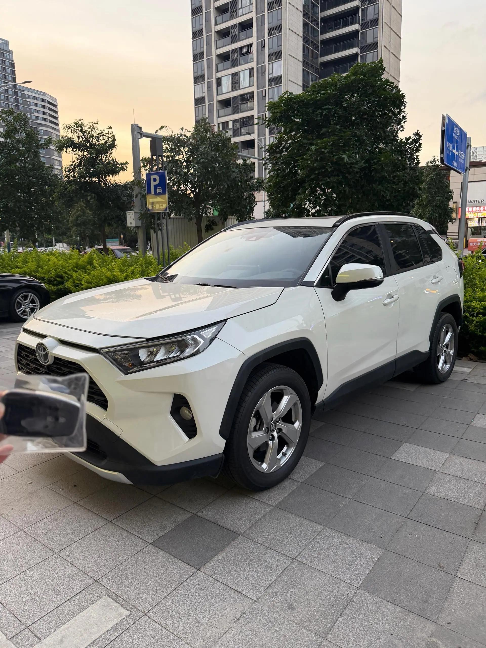 RAV4 Rongfeng 2020 2.0L CVT Four-wheel Drive Fashion PLUS Edition