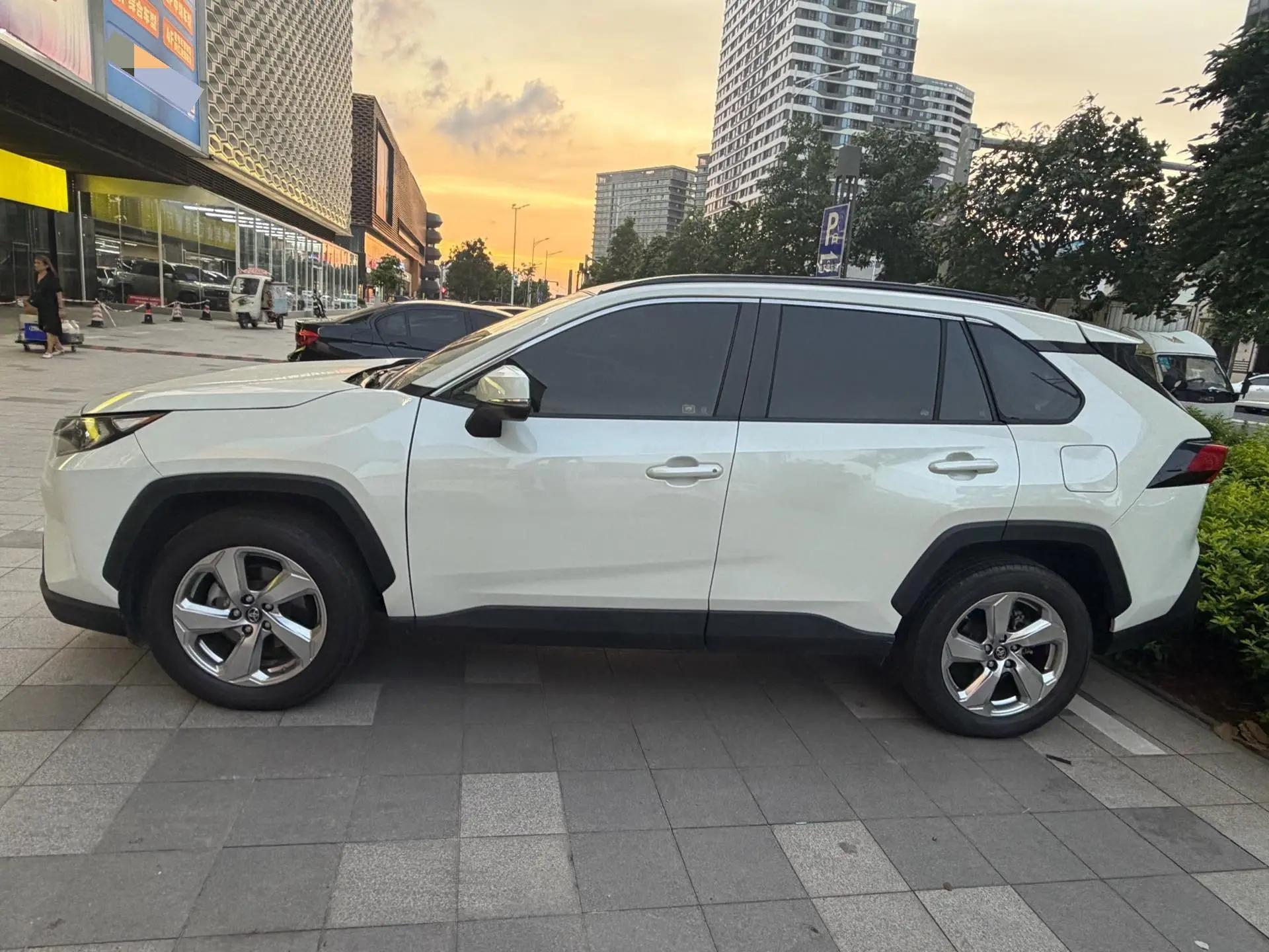 RAV4 Rongfeng 2020 2.0L CVT Four-wheel Drive Fashion PLUS Edition 3