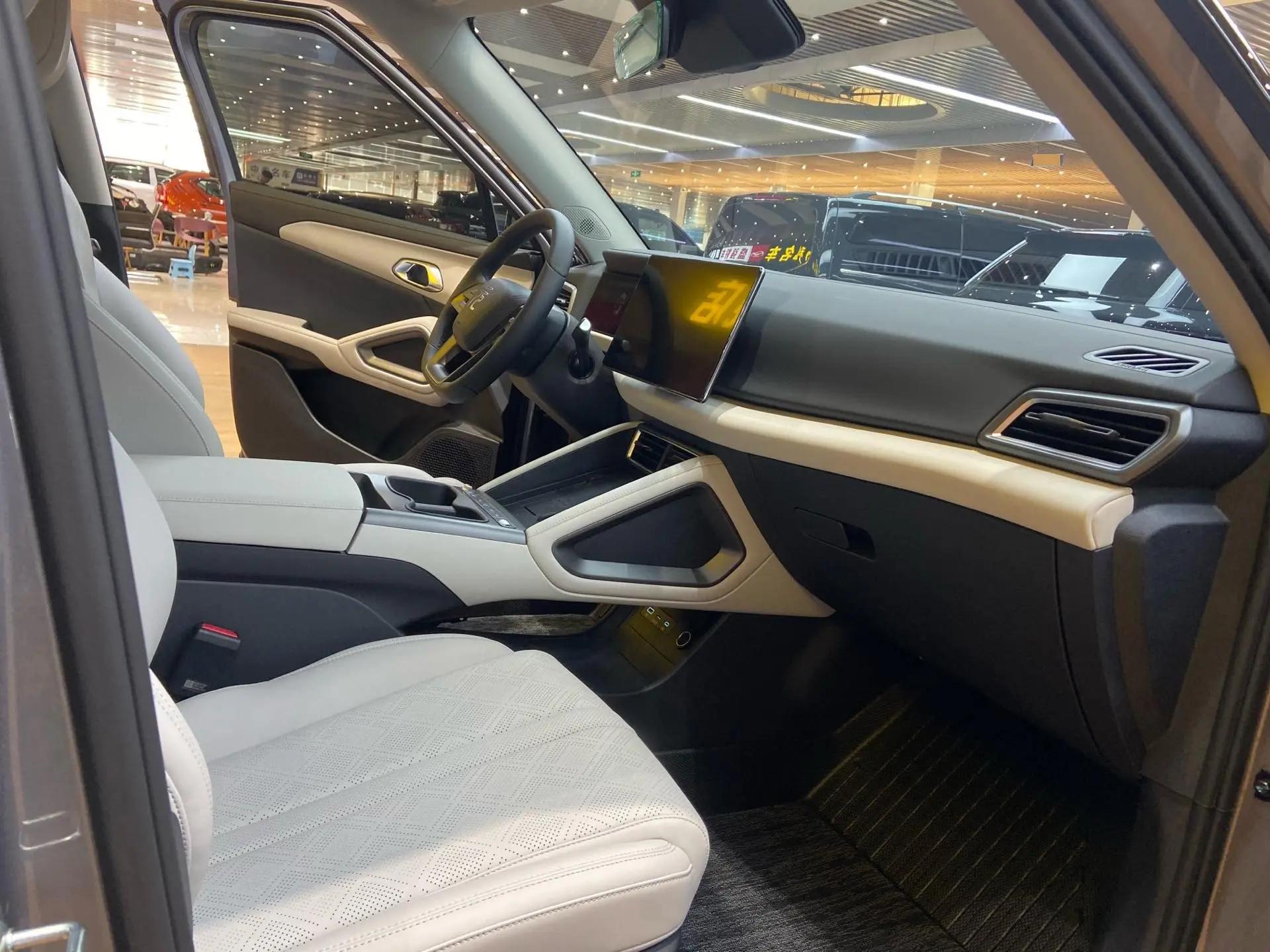 BYD 2025 Yuan UP Smart Driving 401KM Vital Automatic Gear 7