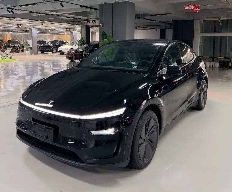 Tesla 2026 Model Y Rear-Wheel Drive Automatic