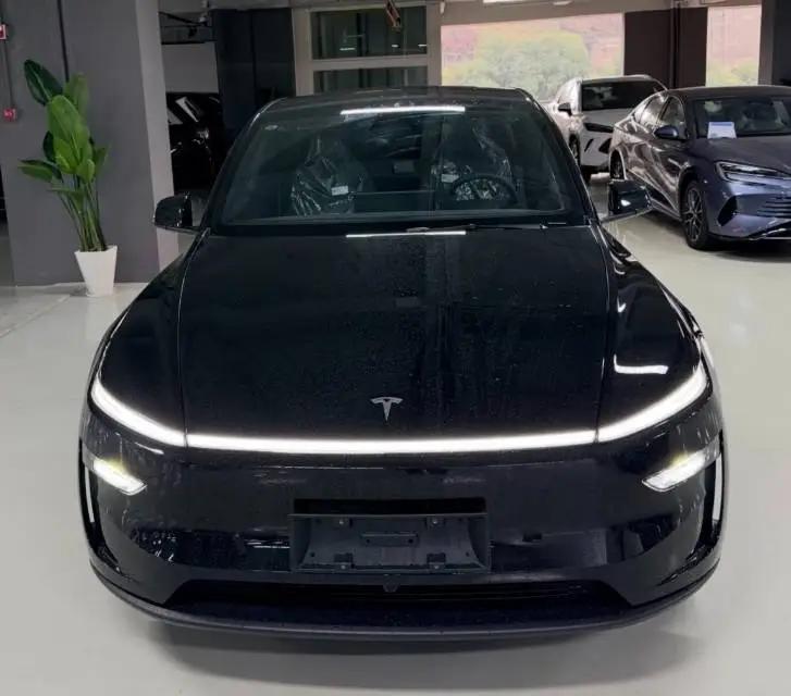 Tesla 2026 Model Y Rear-Wheel Drive Automatic 2