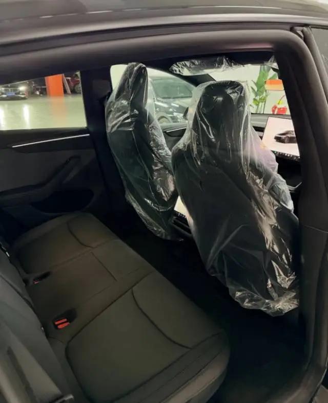 Tesla 2026 Model Y Rear-Wheel Drive Automatic 5