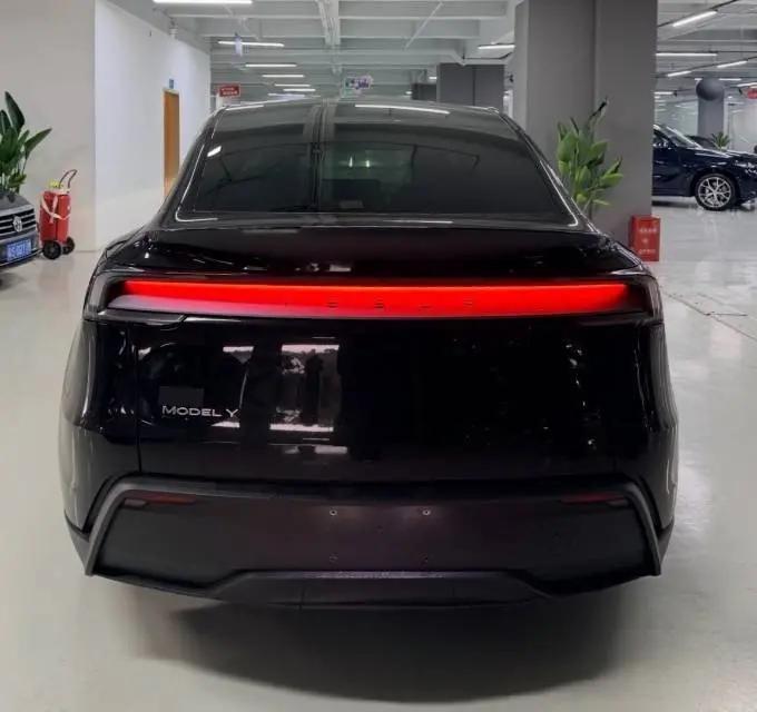 Tesla 2026 Model Y Rear-Wheel Drive Automatic 7